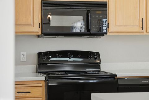 Tiny photo for 907 W SIR MONTE DR, Saint George, UT 84770 (MLS # 26-268479)