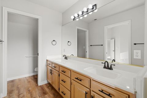 Tiny photo for 907 W SIR MONTE DR, Saint George, UT 84770 (MLS # 26-268479)