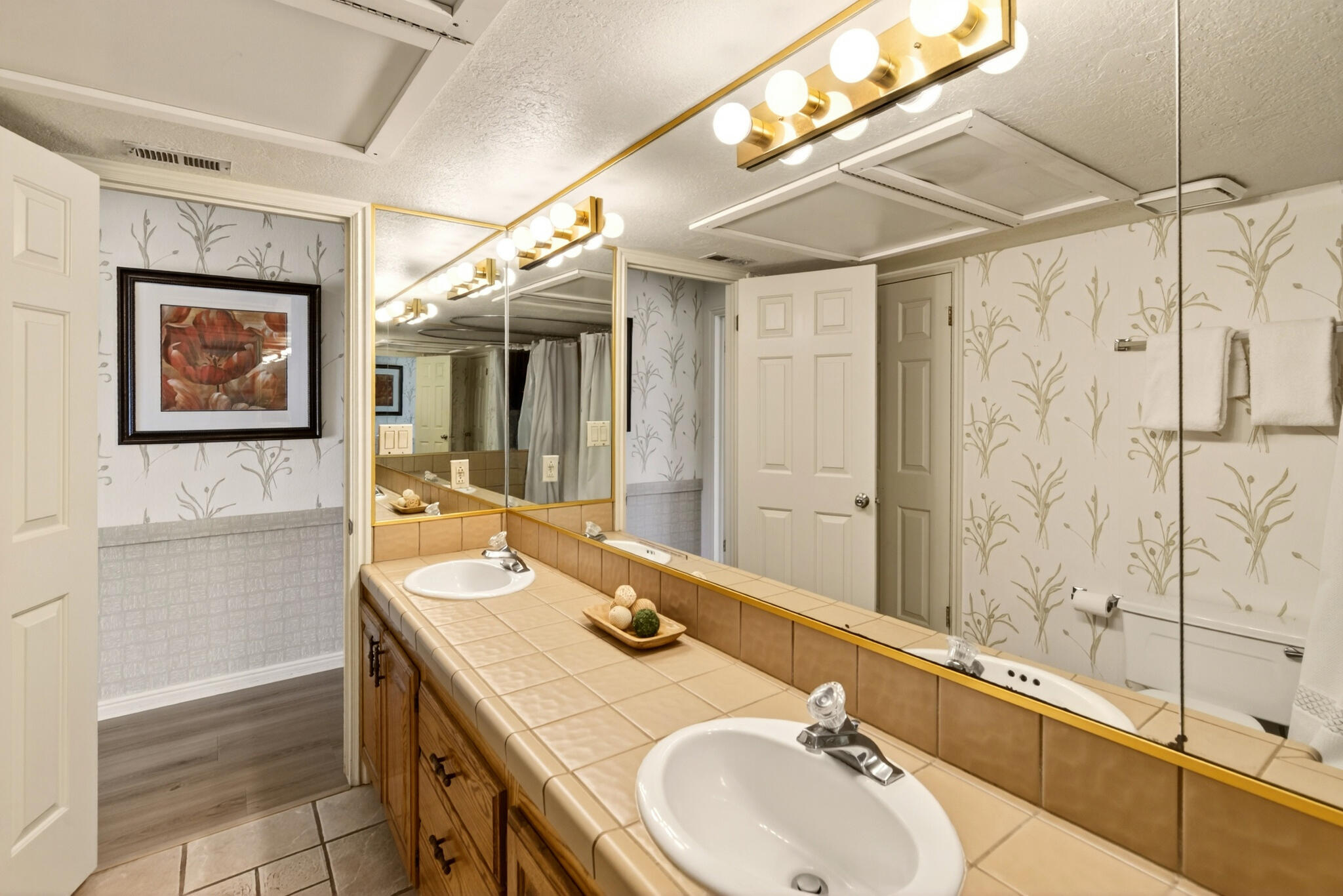 LAS PALMAS RESORT CONDOS - Residential