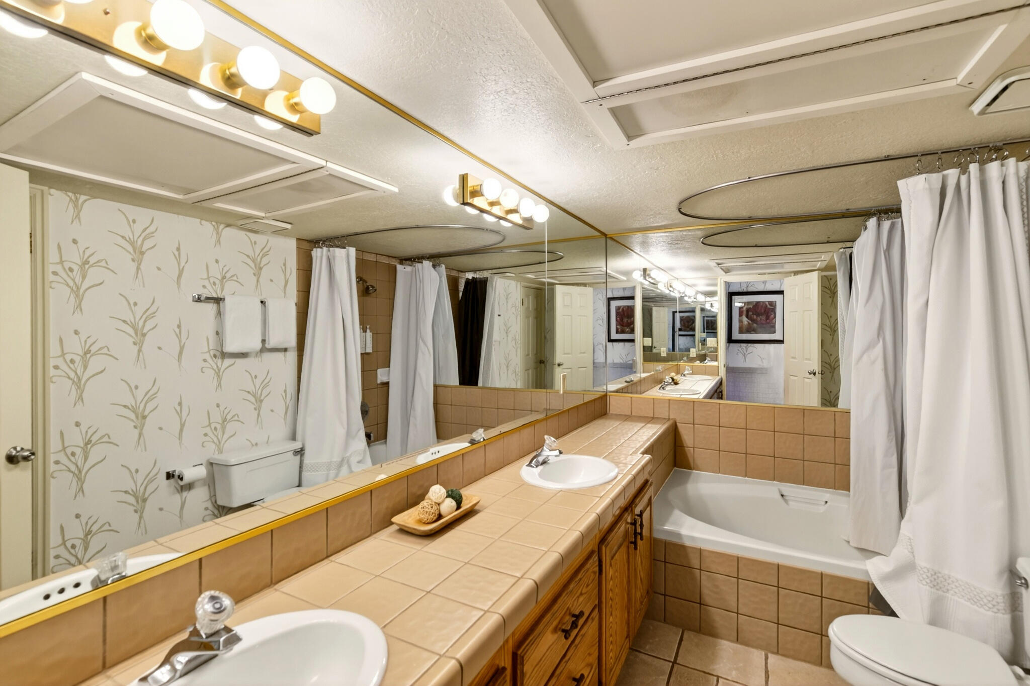 LAS PALMAS RESORT CONDOS - Residential