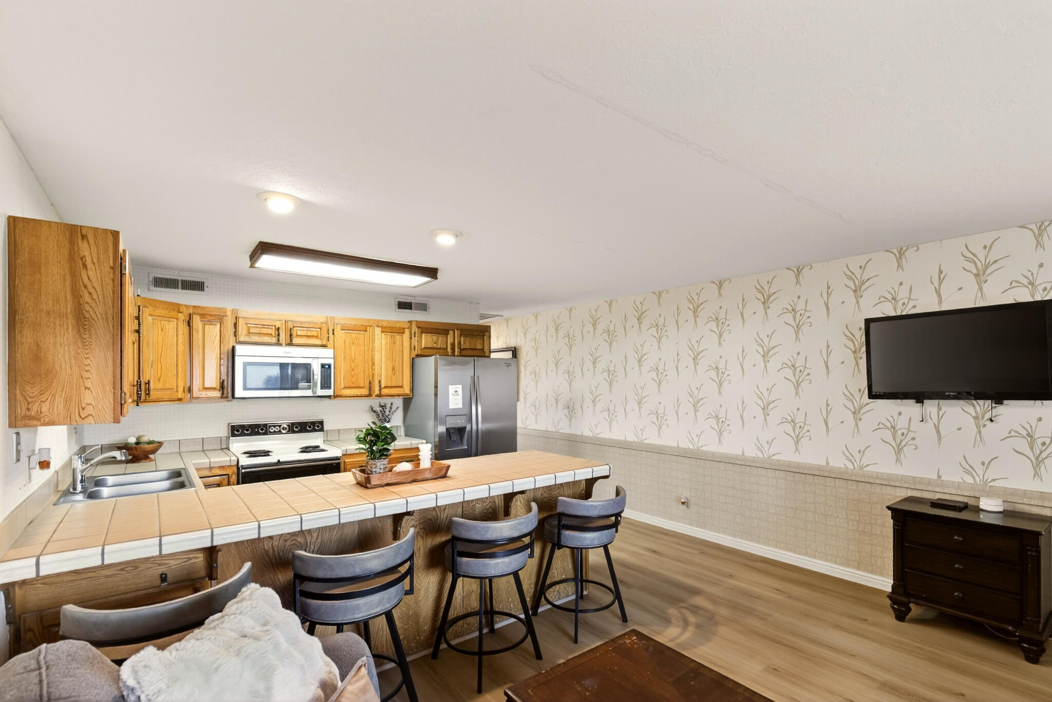 LAS PALMAS RESORT CONDOS - Residential