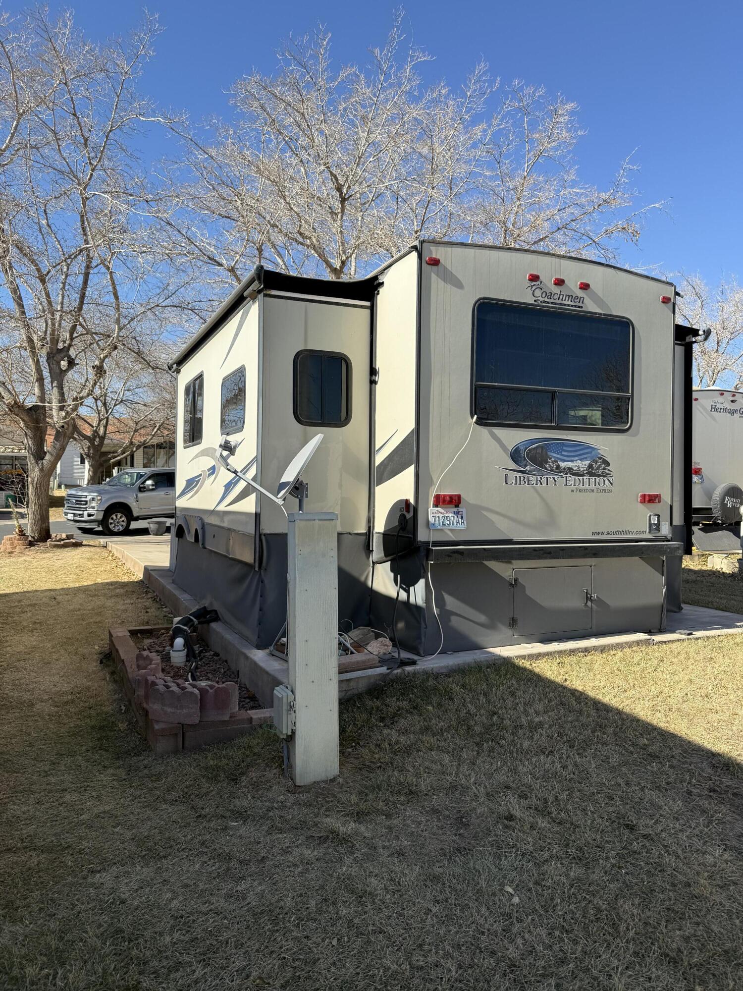 CANYON BREEZE RV RESORT - Land