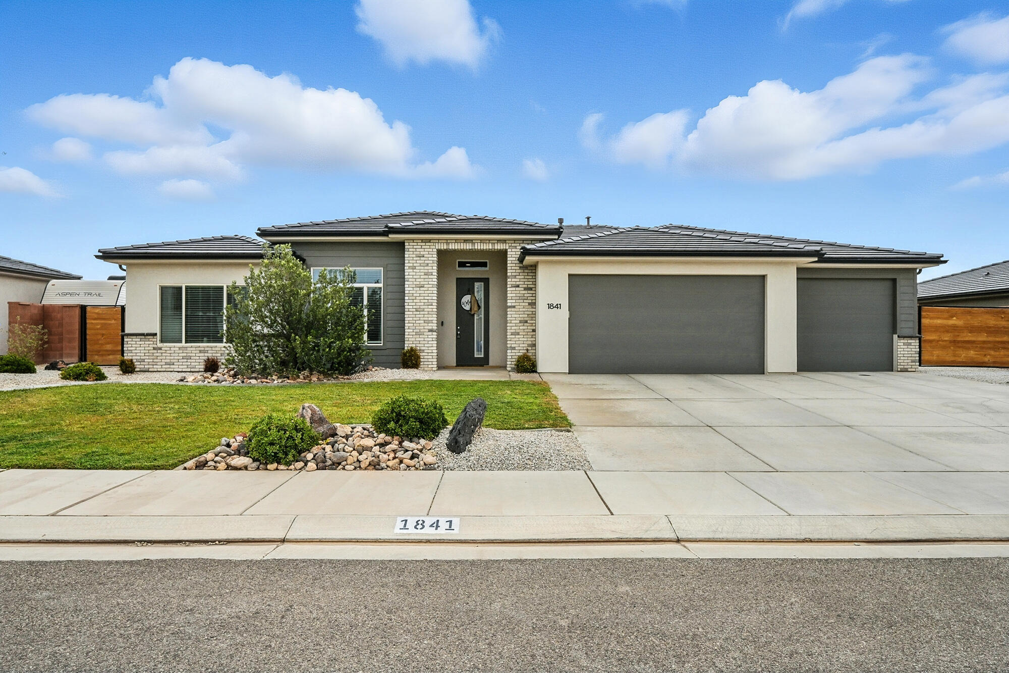 SAGE CANYON - Residential