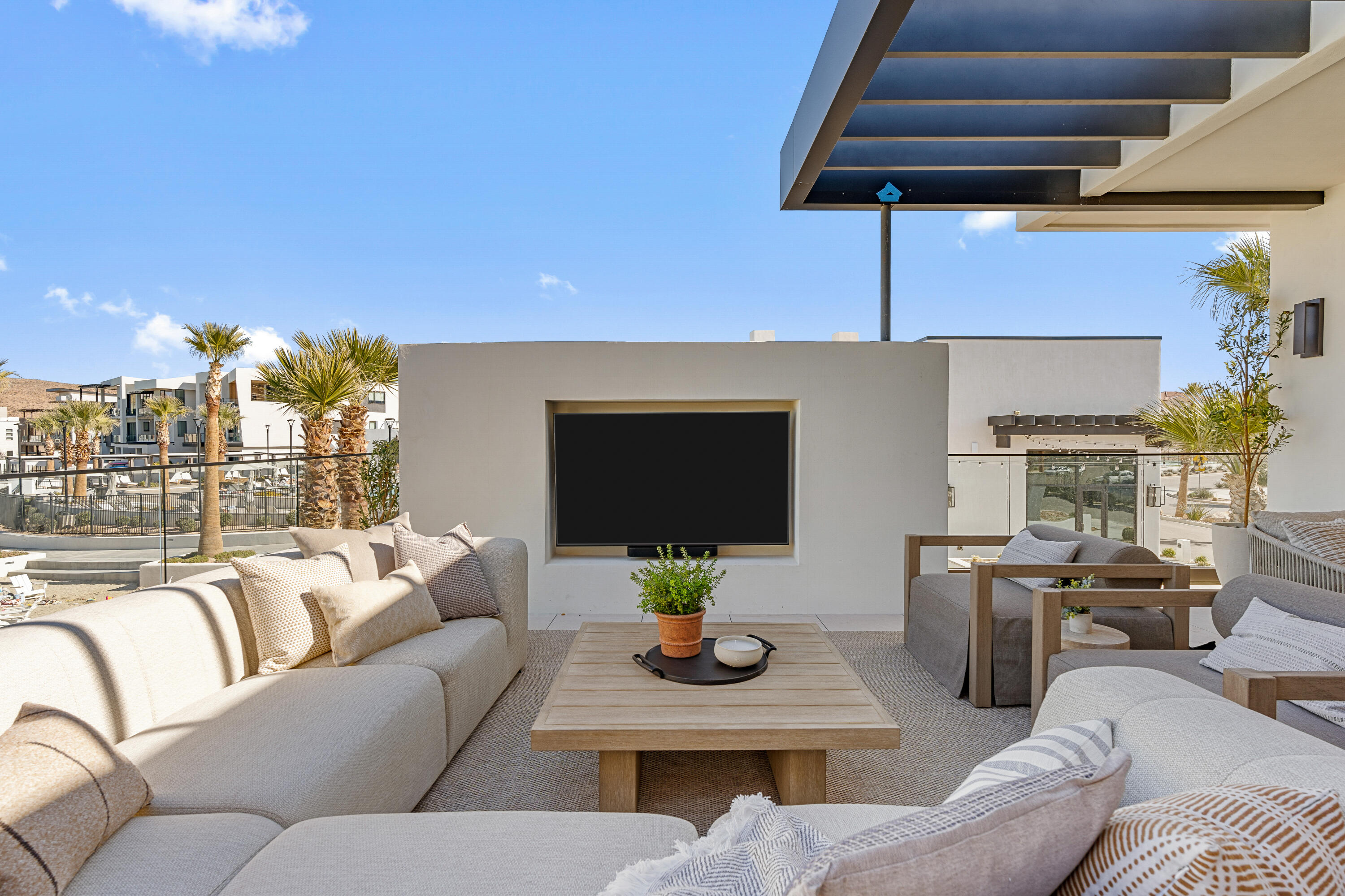 WATERS EDGE DESERT COLOR SHORES - Residential