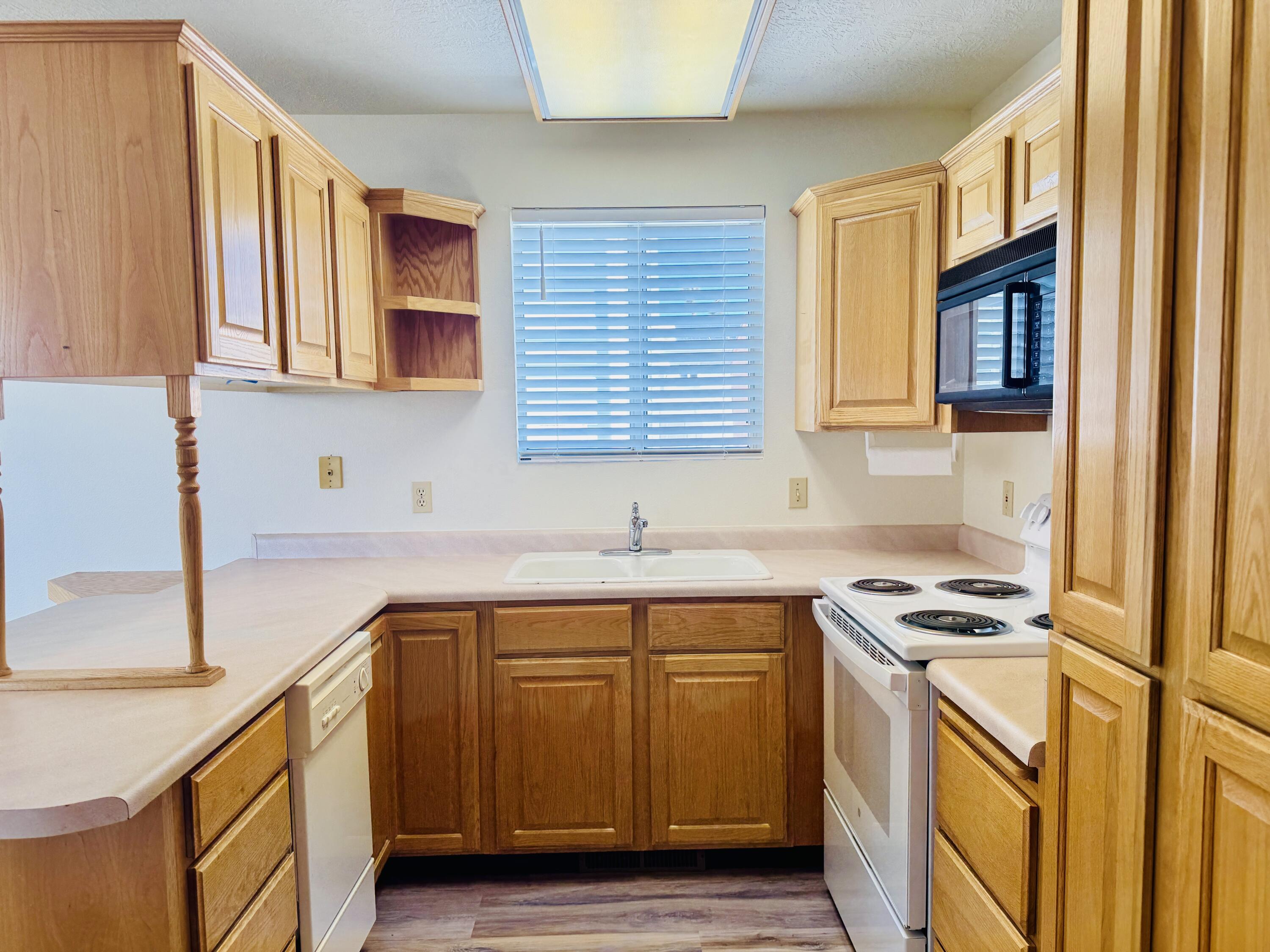 CANYON BREEZE RV RESORT - Residential