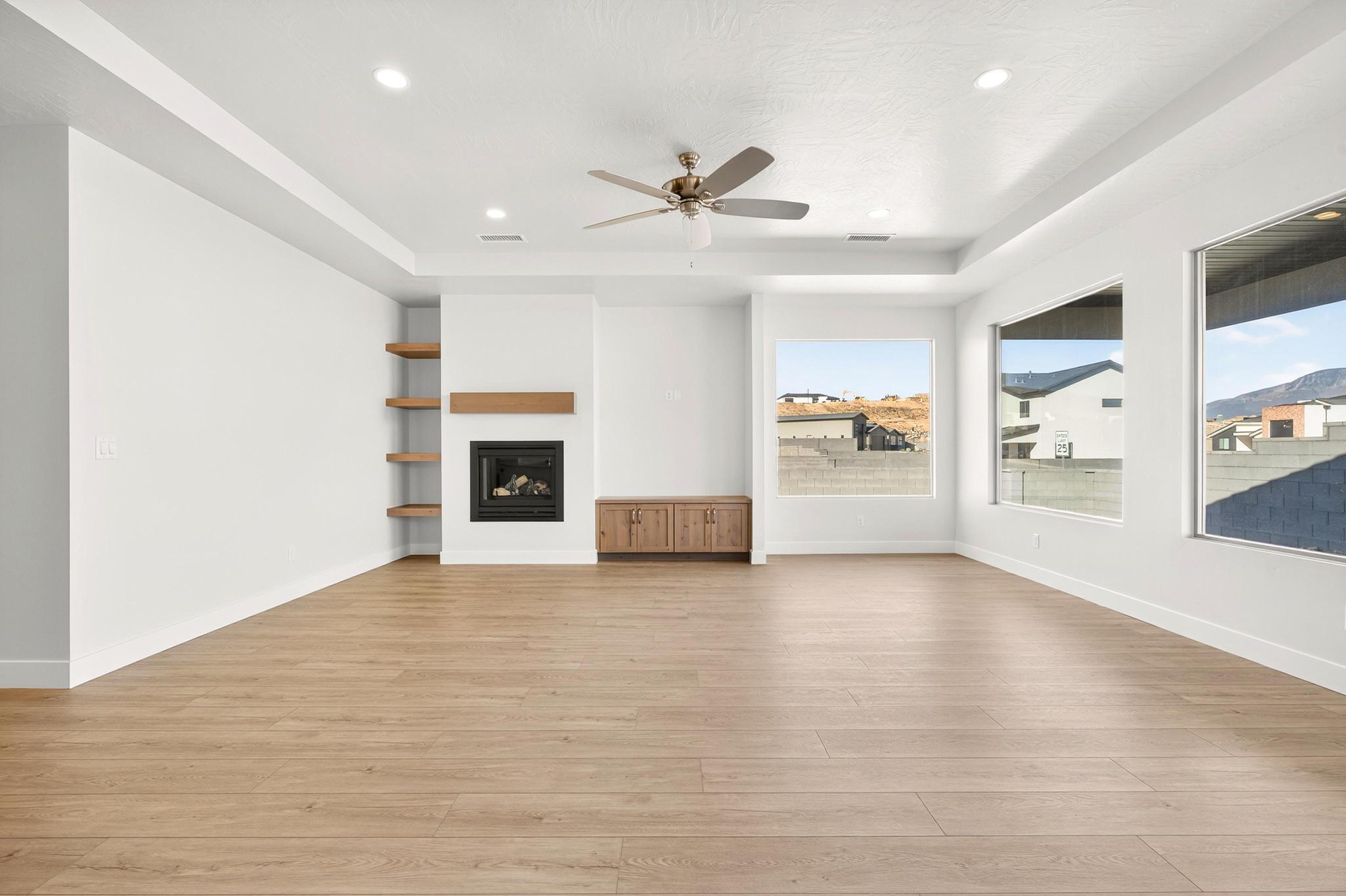 SCENIC POINTE - Residential