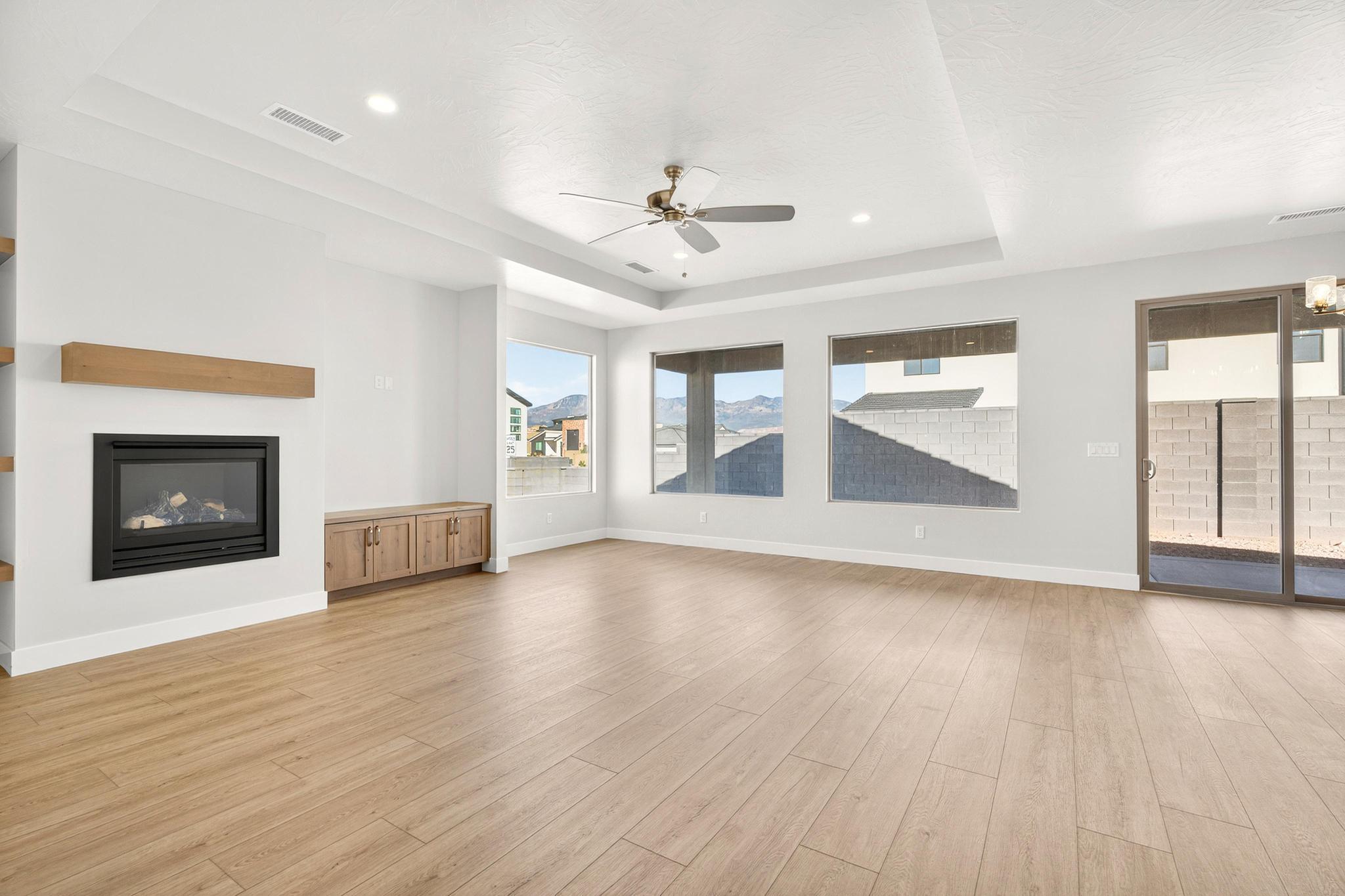 SCENIC POINTE - Residential