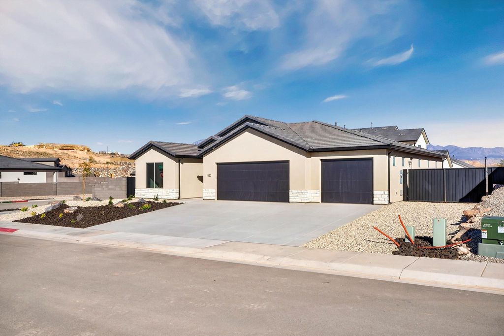 Photo of 1522 W 840 S, Hurricane, UT 84737 (MLS # 25-266136)