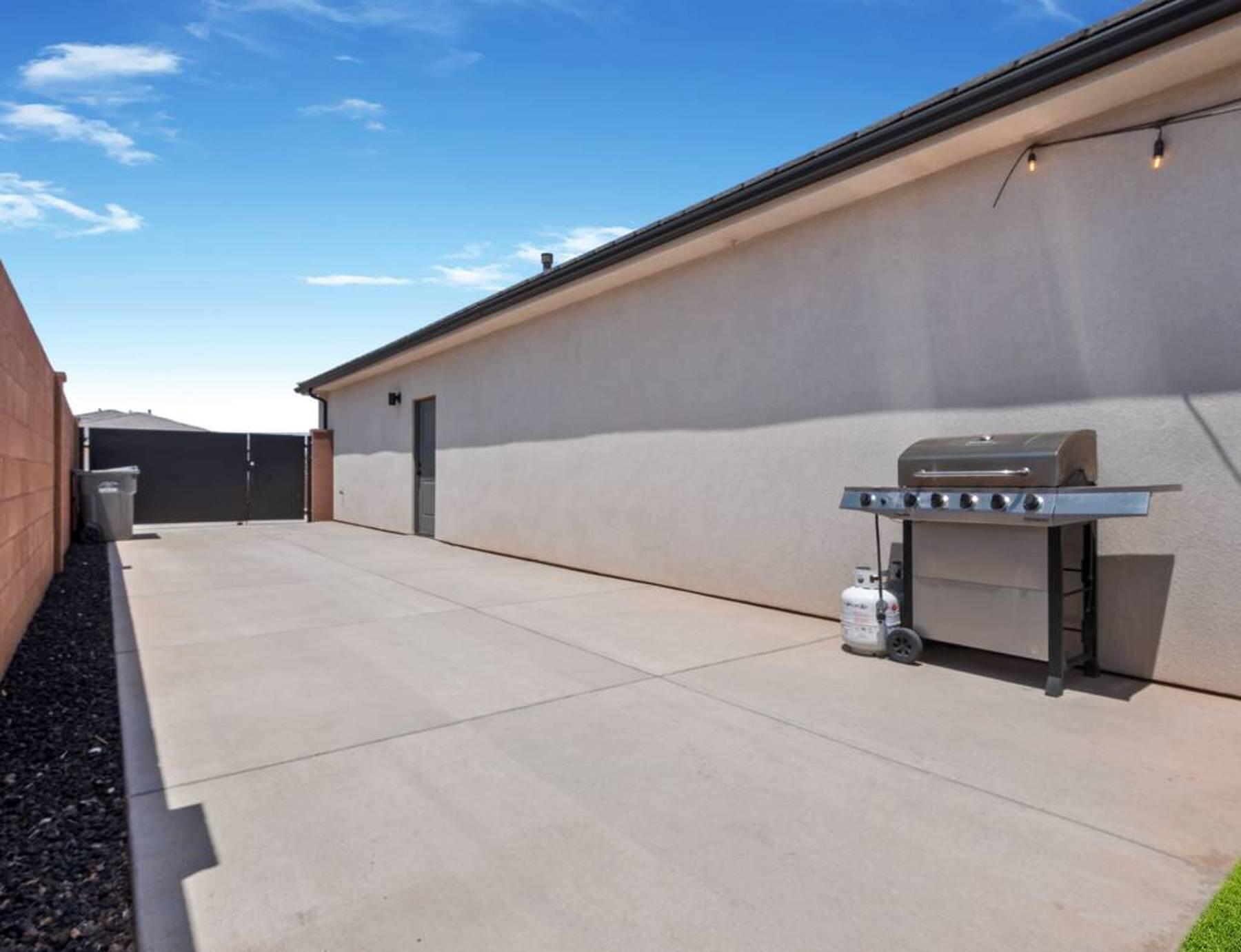 WARNER GATEWAY - Residential