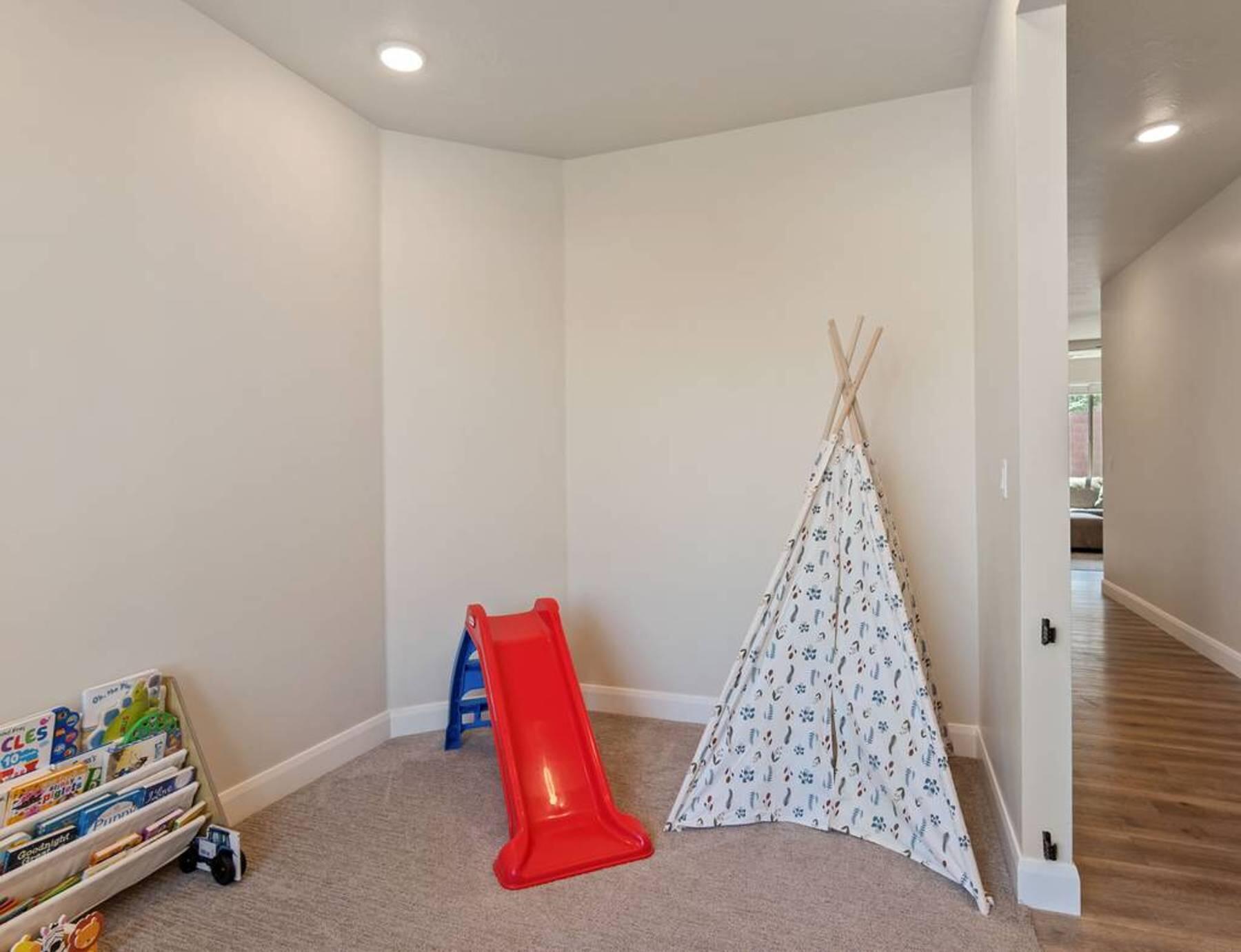 WARNER GATEWAY - Residential