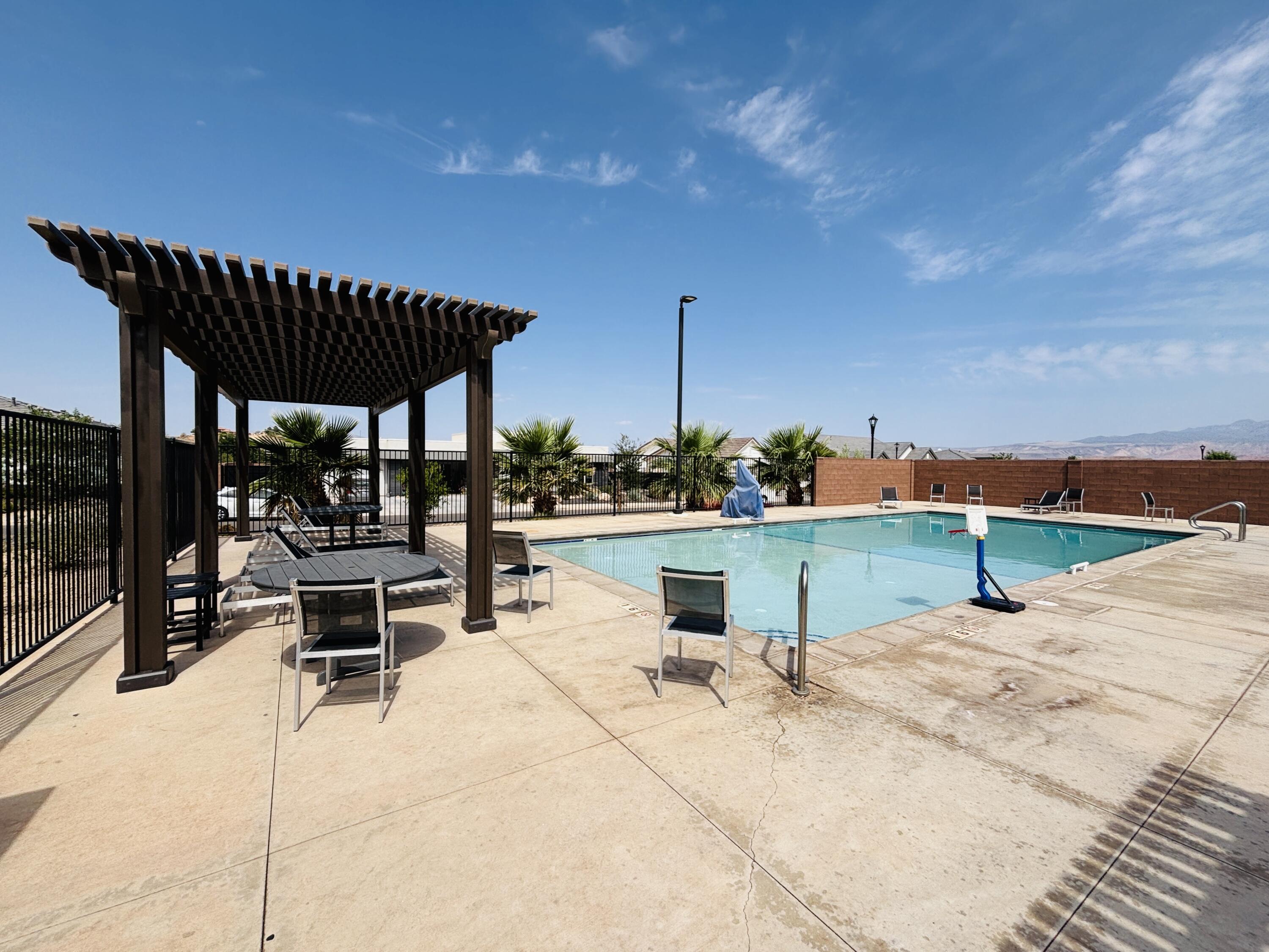 WARNER GATEWAY - Residential