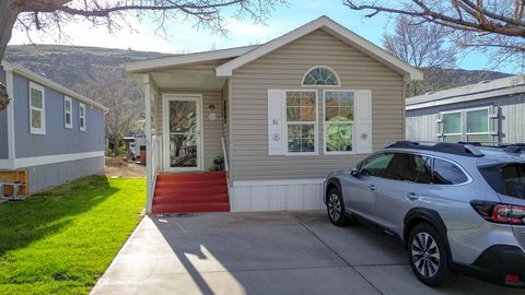 Photo of 61 COTTONWOOD LN, Harrisburg, UT 84737 (MLS # 26-270333)