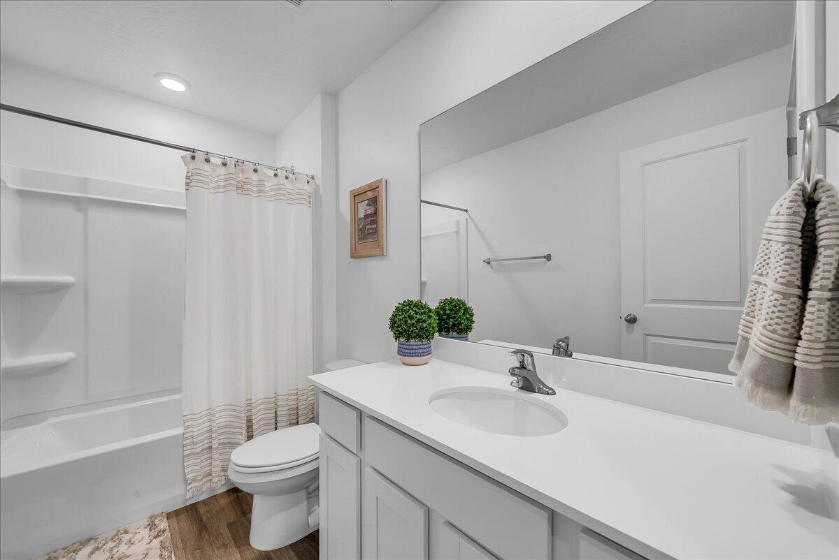 LABYRINTH PT AT LG VALLEY - Residential