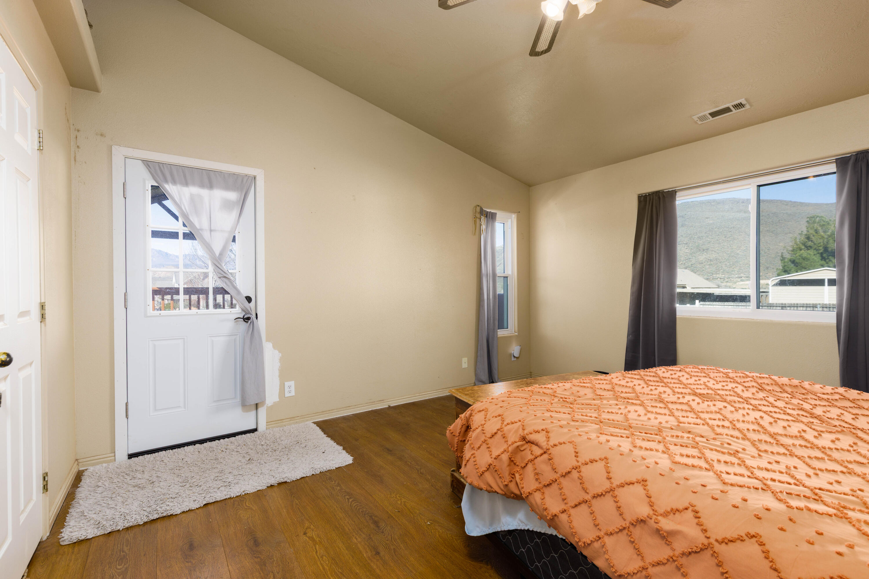 MOUNTAIN CHARM - Residential