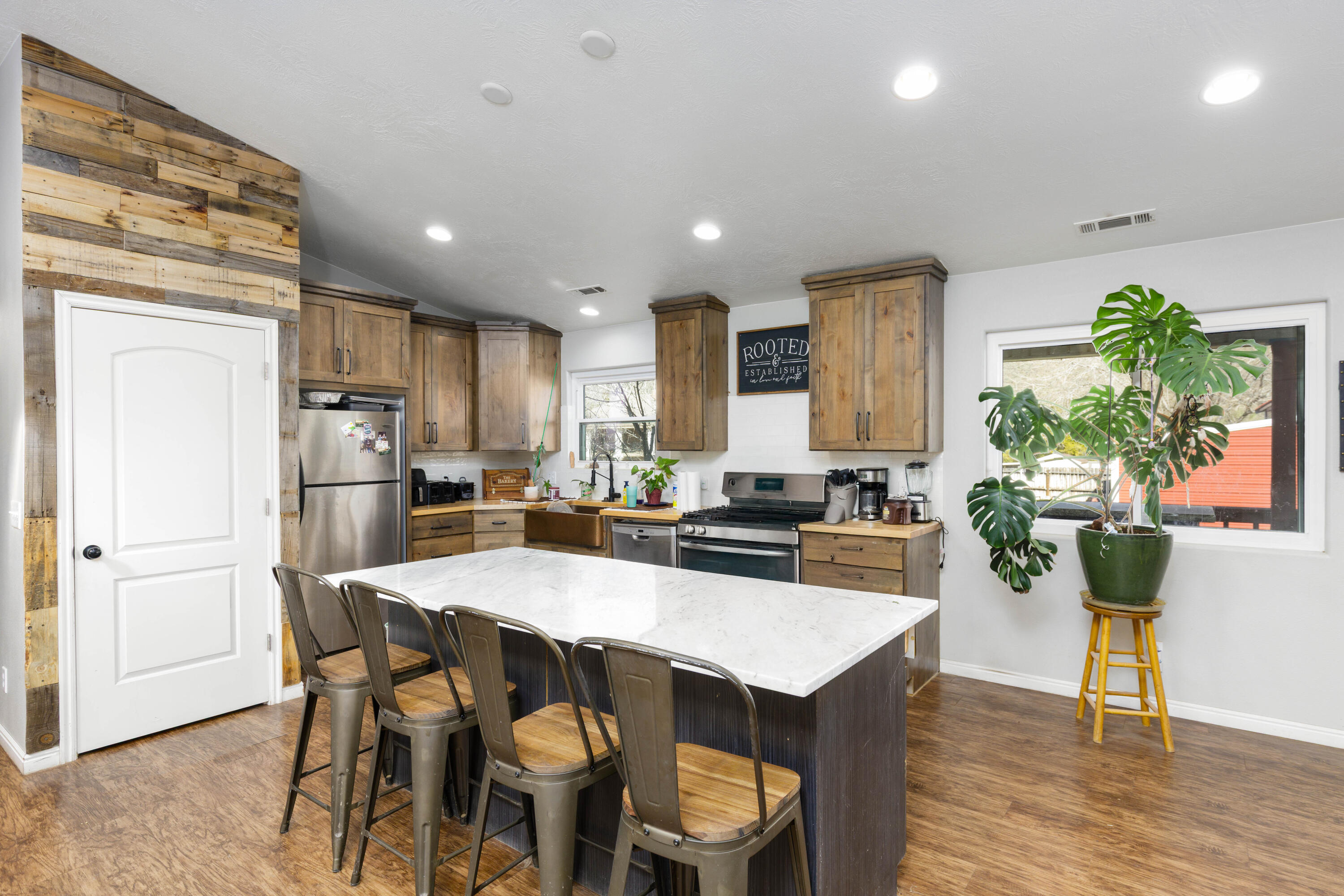 MOUNTAIN CHARM - Residential