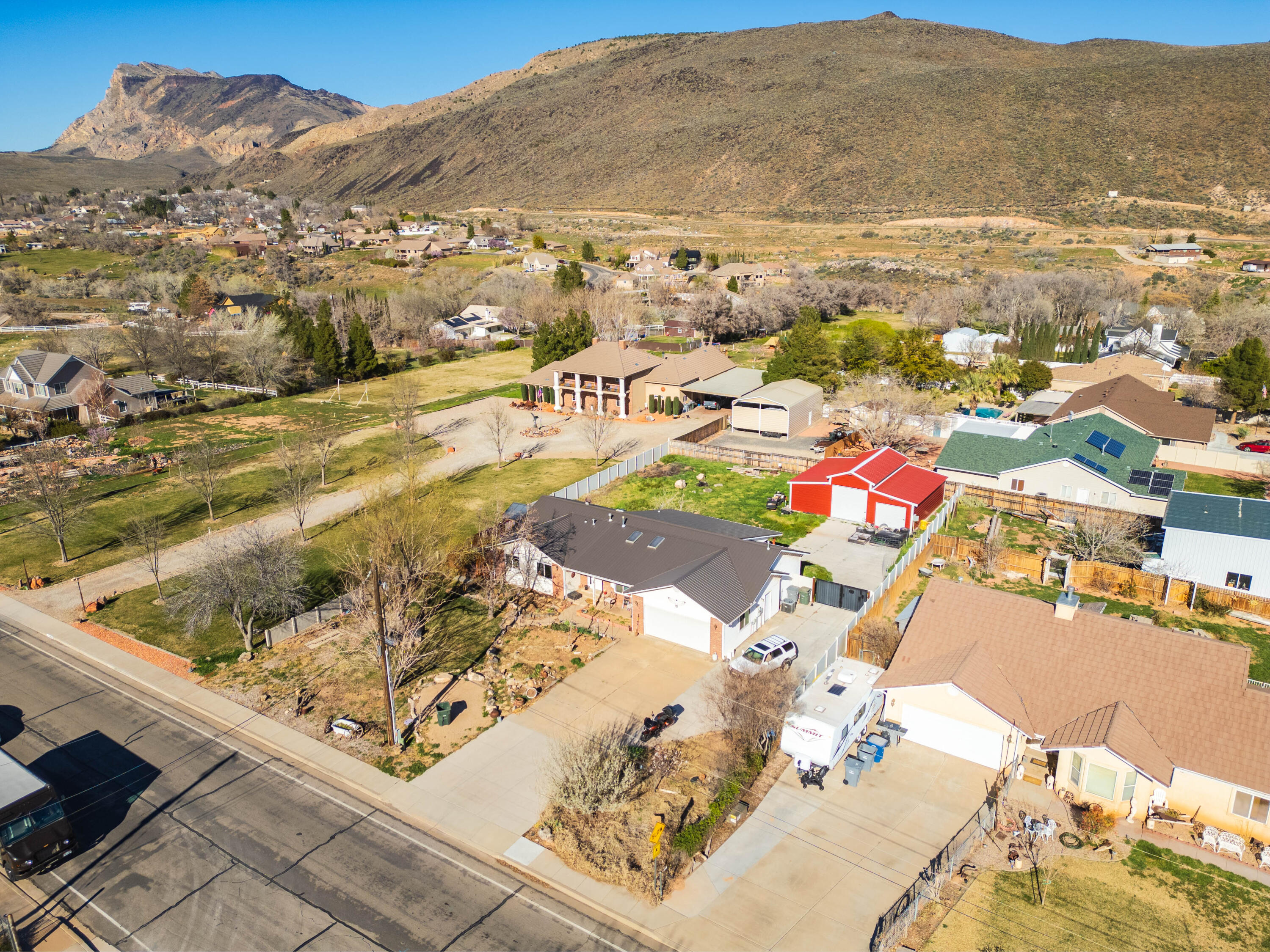 MOUNTAIN CHARM - Residential