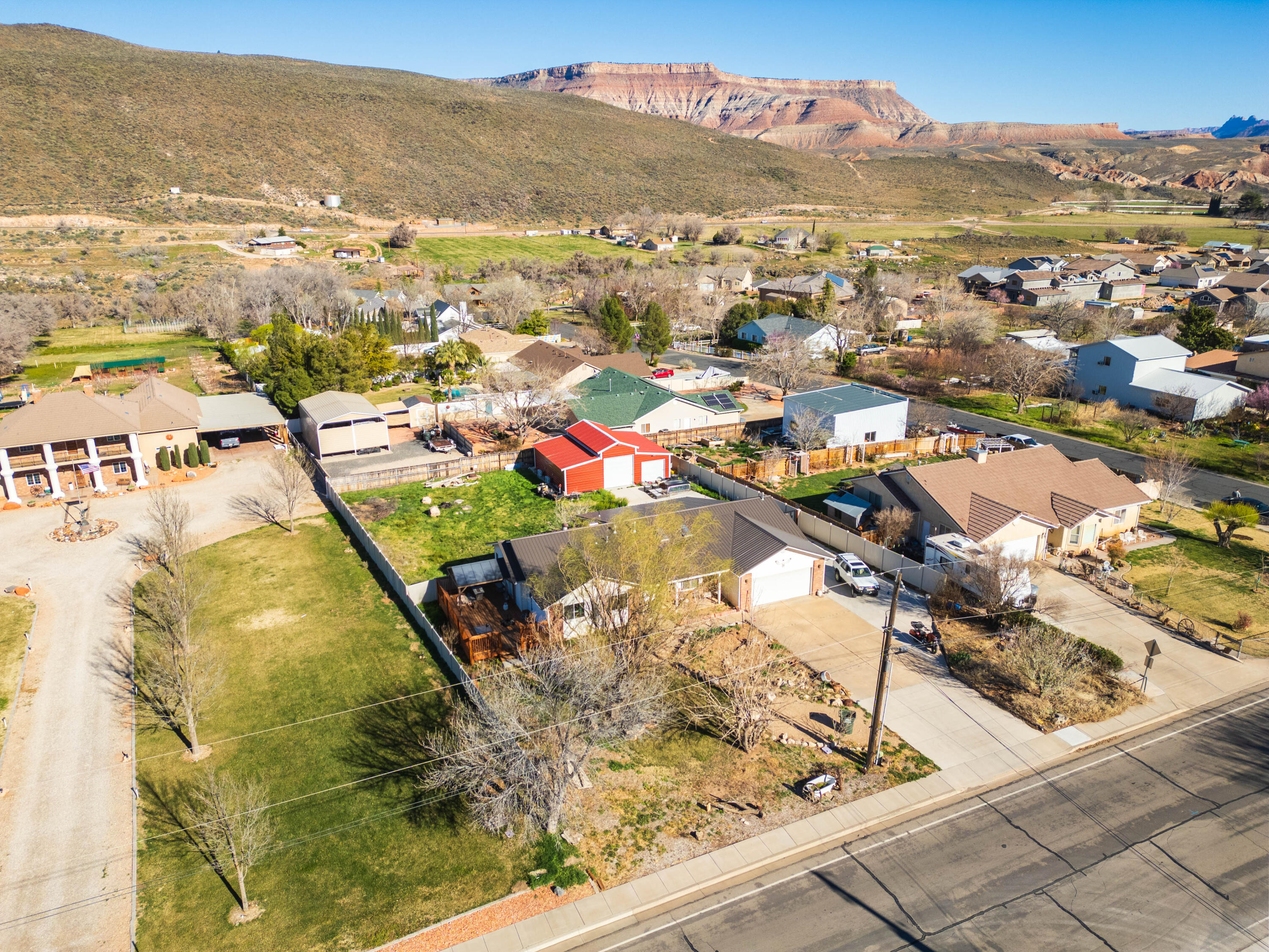 MOUNTAIN CHARM - Residential