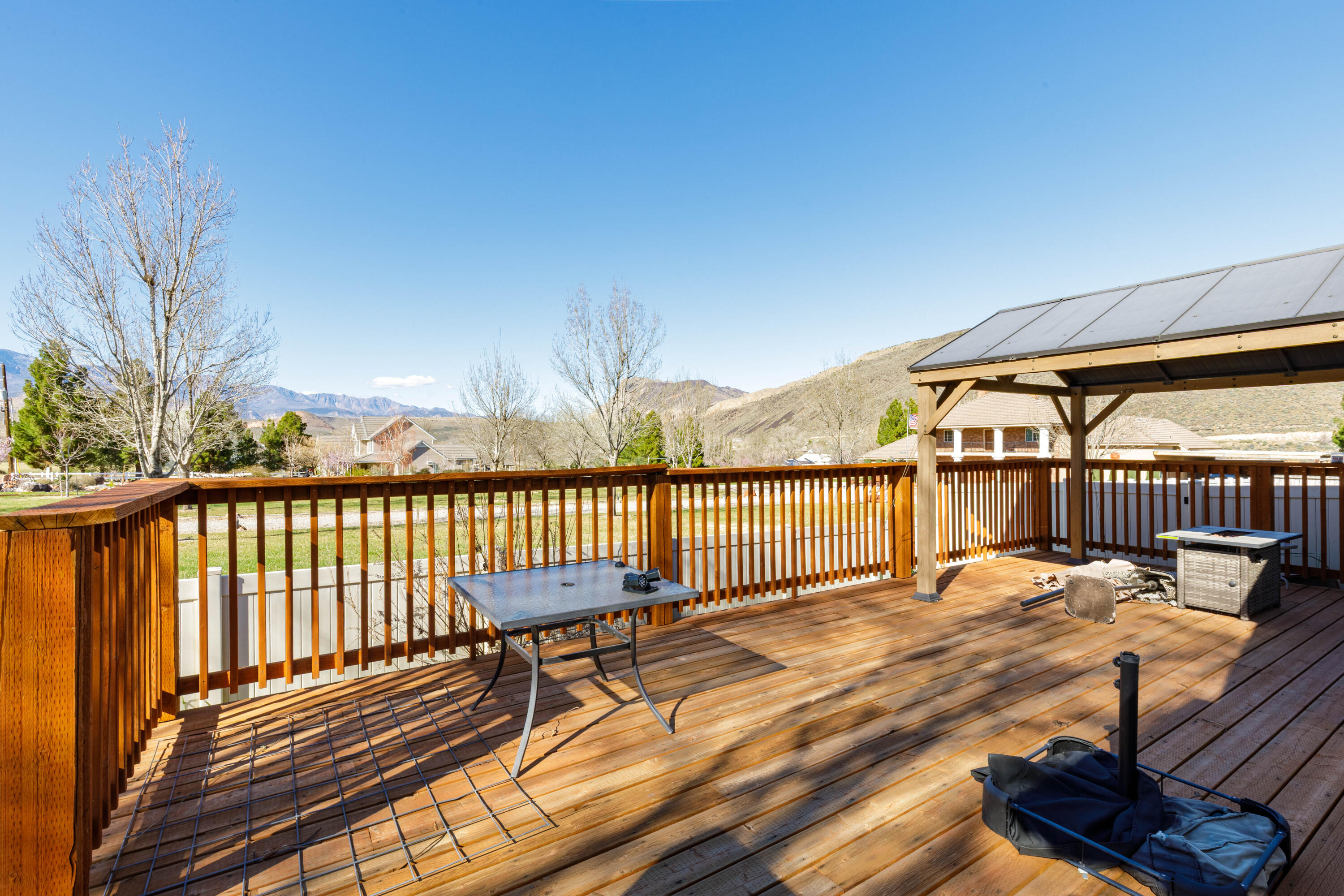 MOUNTAIN CHARM - Residential