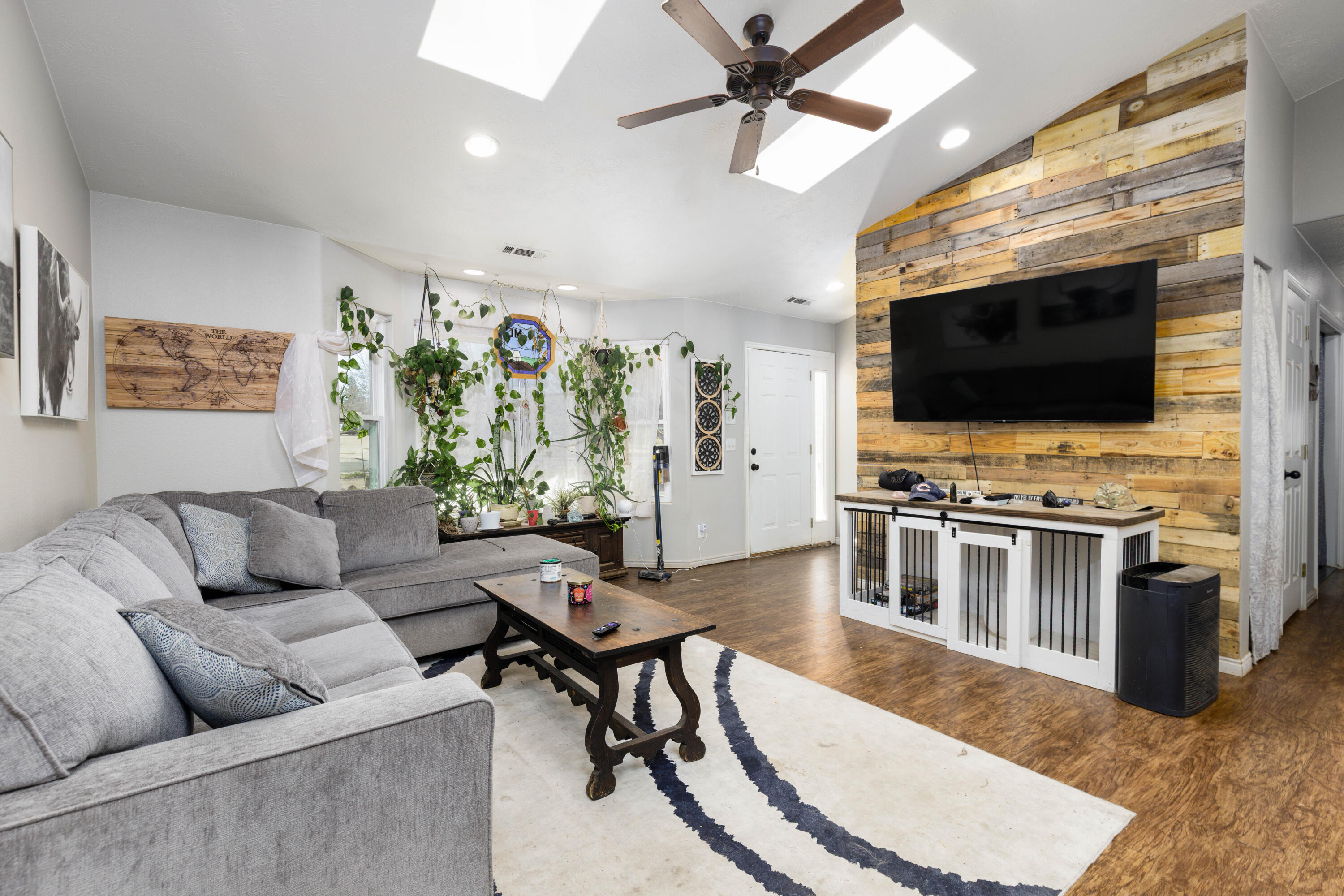 MOUNTAIN CHARM - Residential