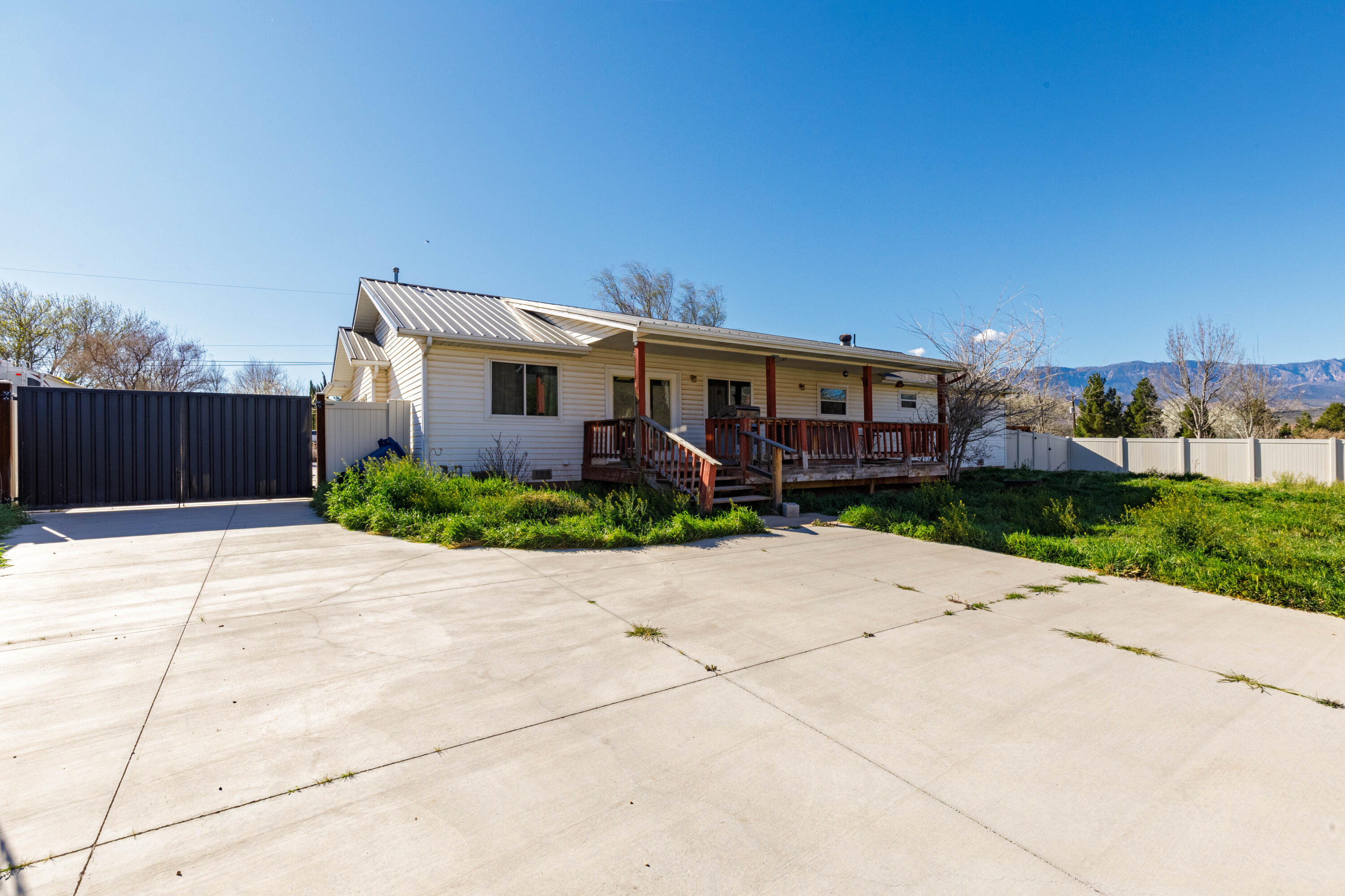 MOUNTAIN CHARM - Residential