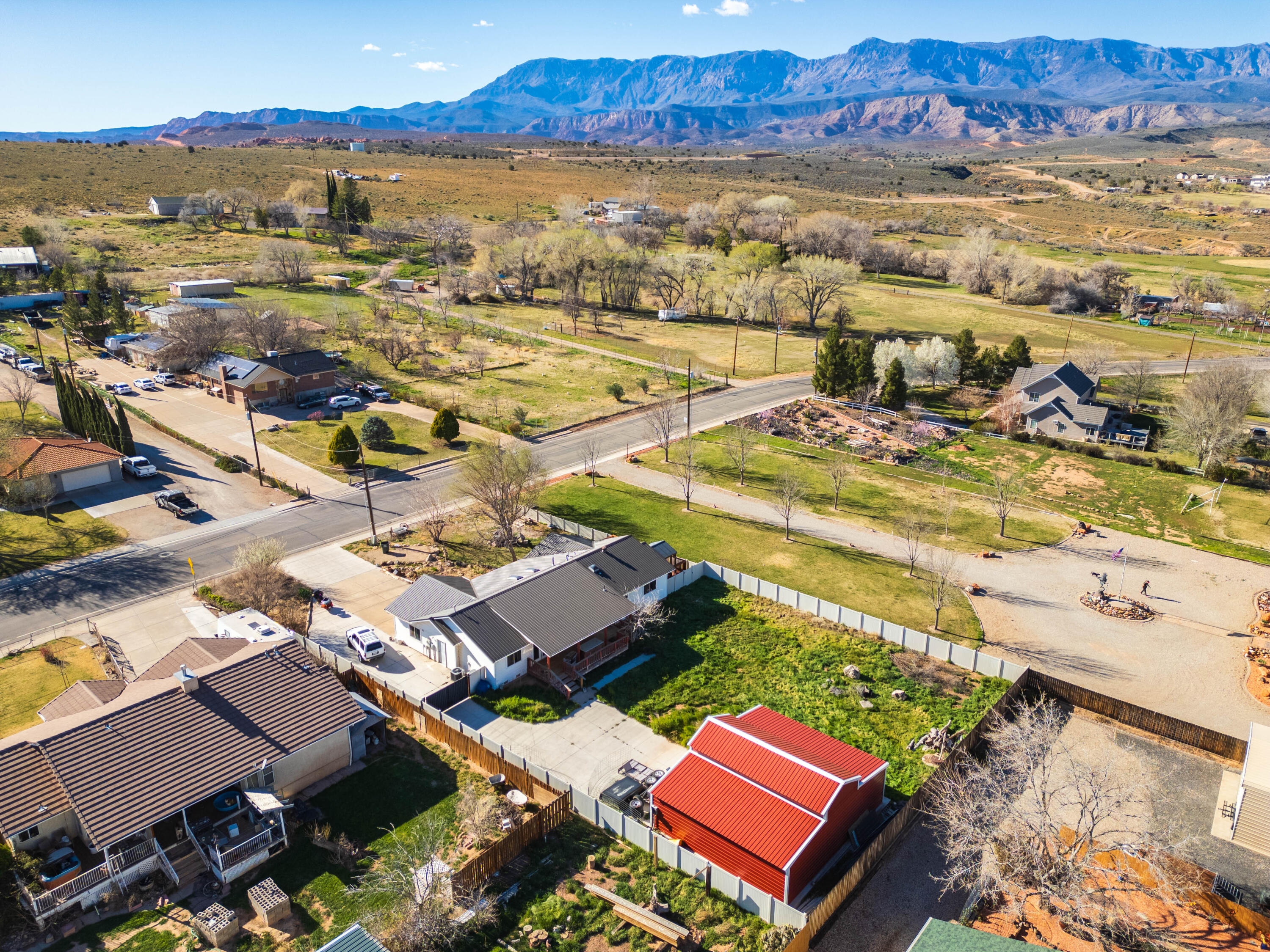 MOUNTAIN CHARM - Residential