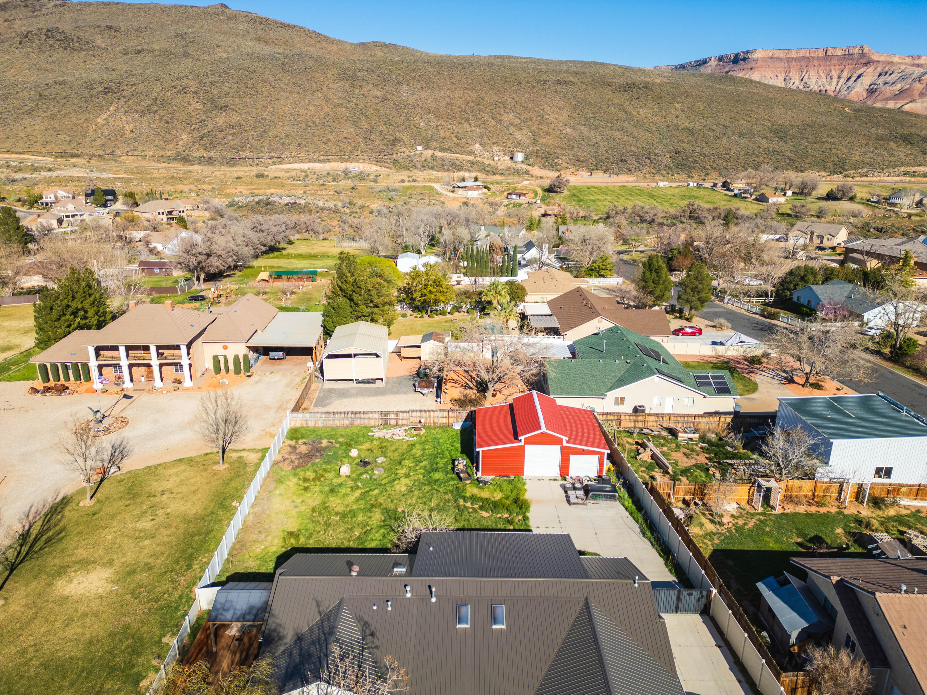 MOUNTAIN CHARM - Residential