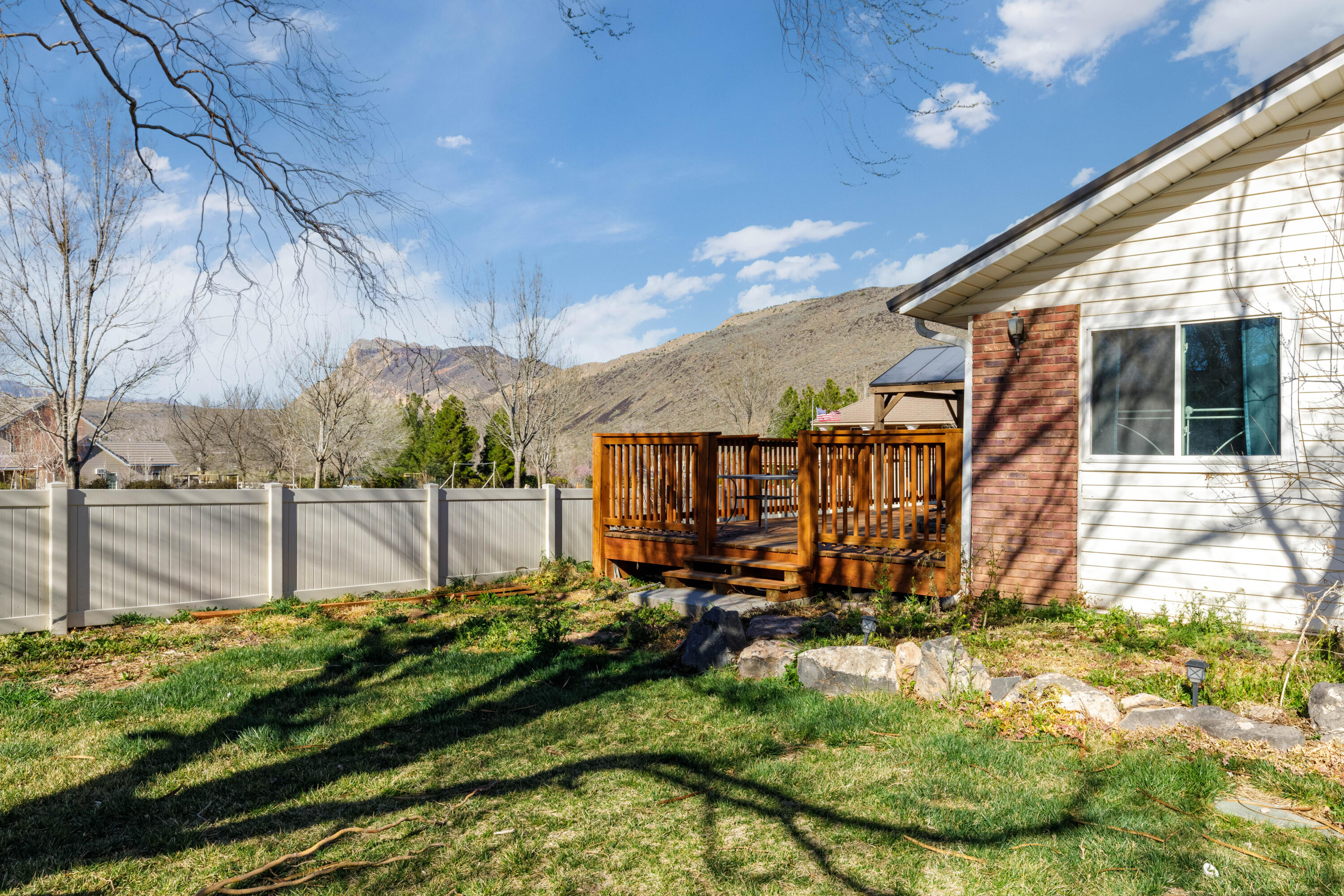 MOUNTAIN CHARM - Residential