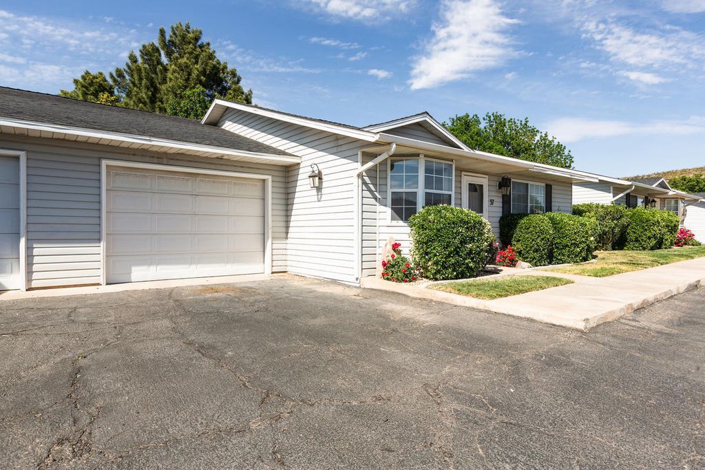 Photo of 1015 S RIVER RD #37, Saint George, UT 84790 (MLS # 25-266228)