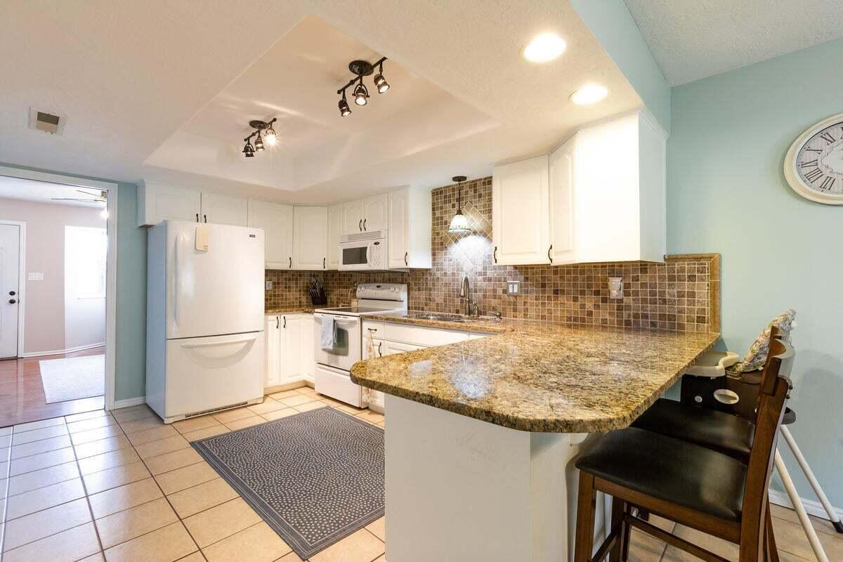 ALPHA TOWNHOMES - Residential