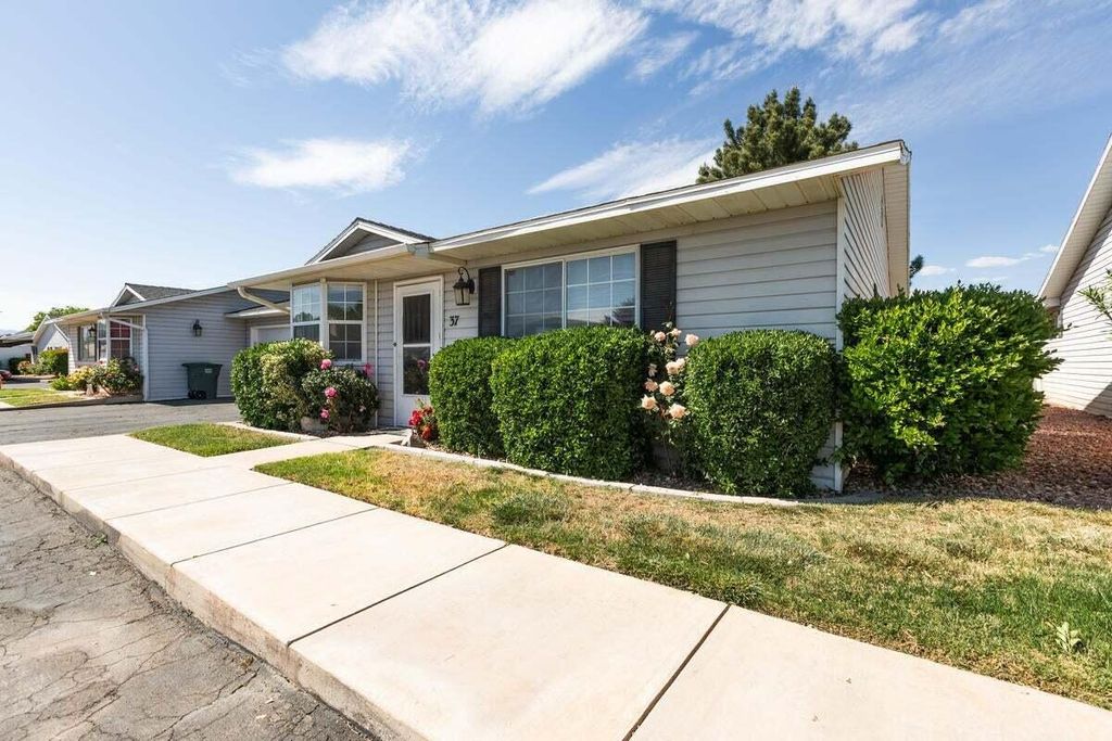 Photo of 1015 S RIVER RD #37, Saint George, UT 84790 (MLS # 25-266228)