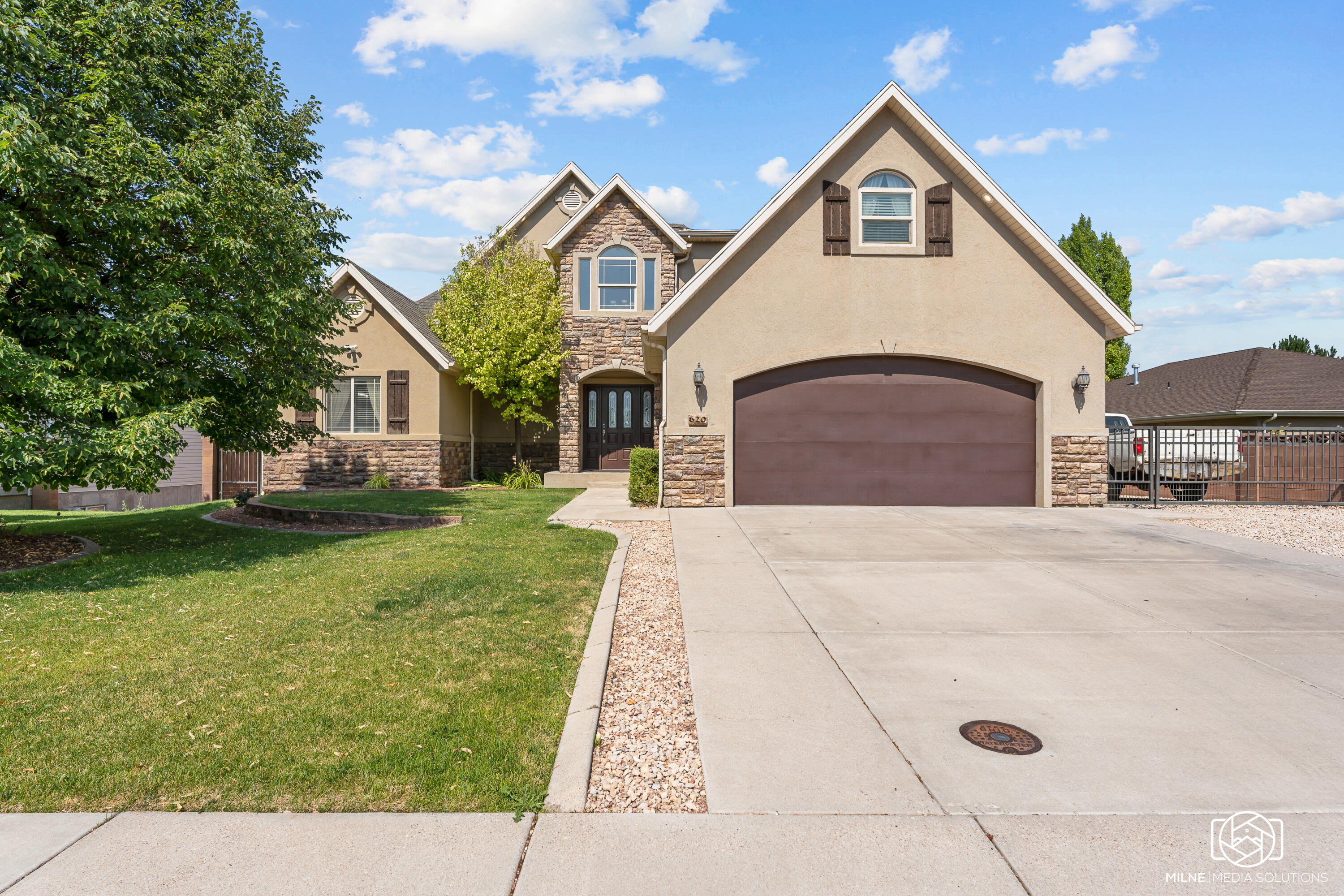 This stunning 6-bedroom, 3.5-bathroom home is located on Leigh Hill. The residence offers a perfect blend of luxury and convenience, featuring spacious living areas and modern amenities. The fully landscaped yard enhances the home's curb appeal and provides a serene outdoor space, complete with a detached garage for additional storage and parking. The walk-out basement offers extra living space, perfect for a recreation room or guest suite. Proximity to a beautiful park, the aquatic center, and shopping centers ensures endless recreational and shopping opportunities. This home is perfect for families seeking comfort and elegance in a prime location.