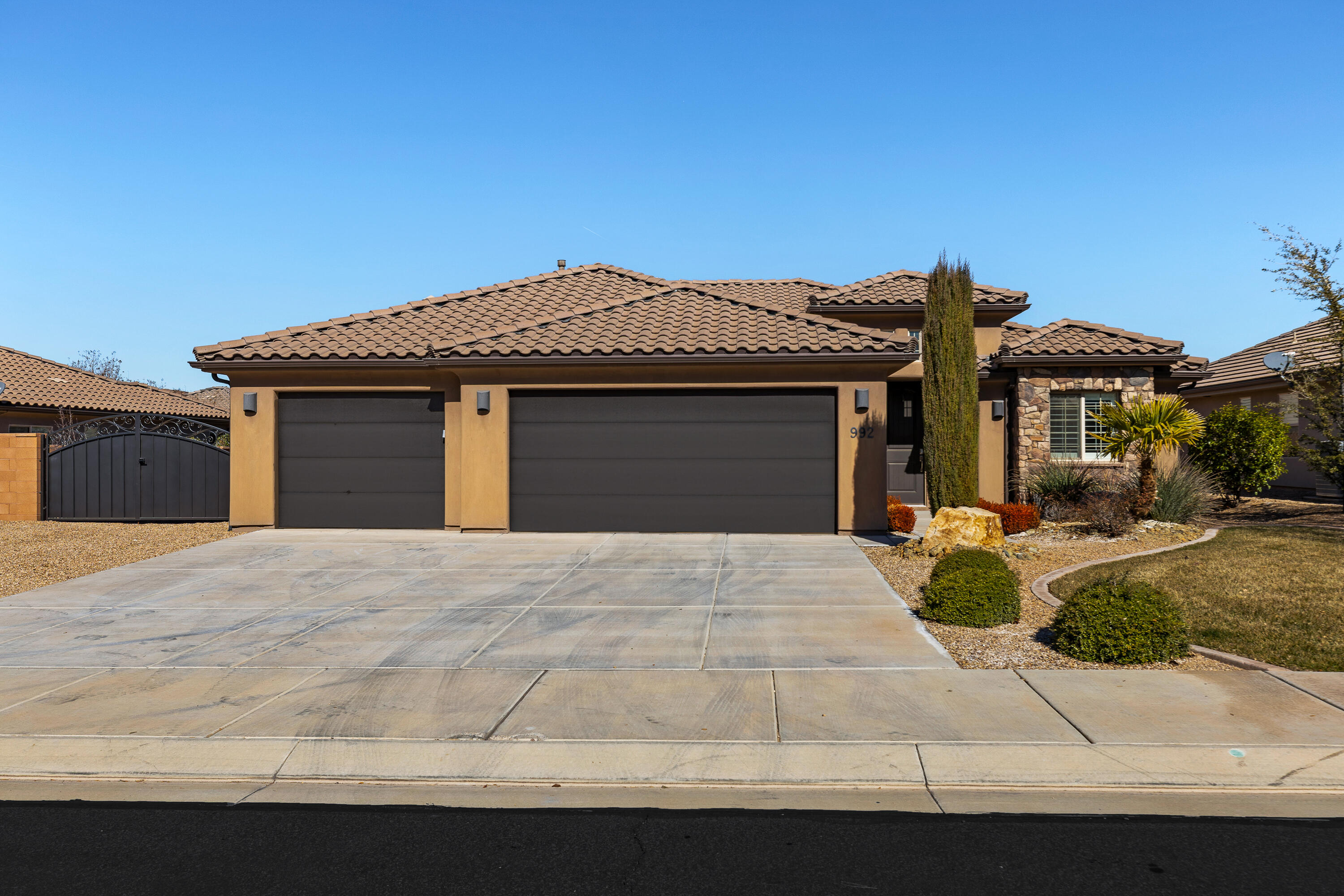 RIVERSTONE - Residential