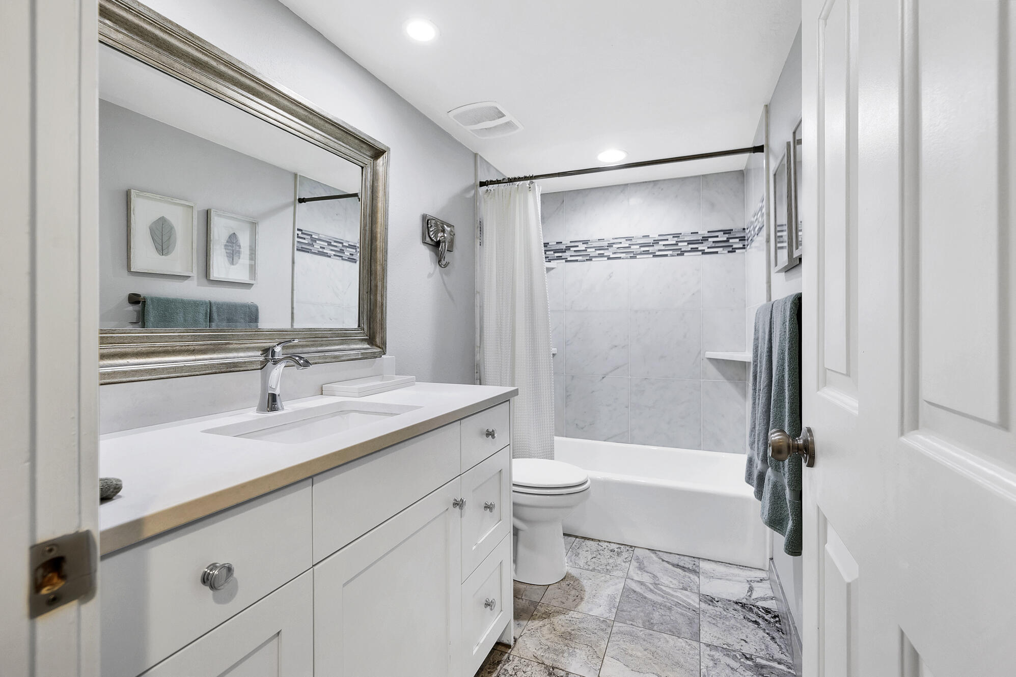 LAS PALMAS RESORT CONDOS - Residential