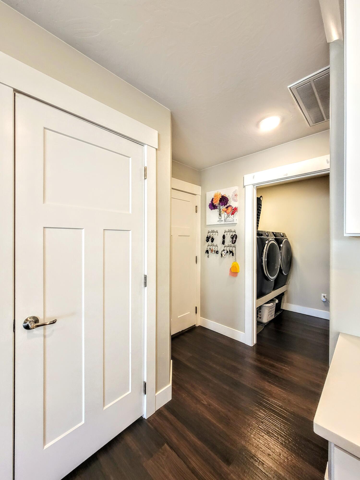 EAGLE ROCK - Residential