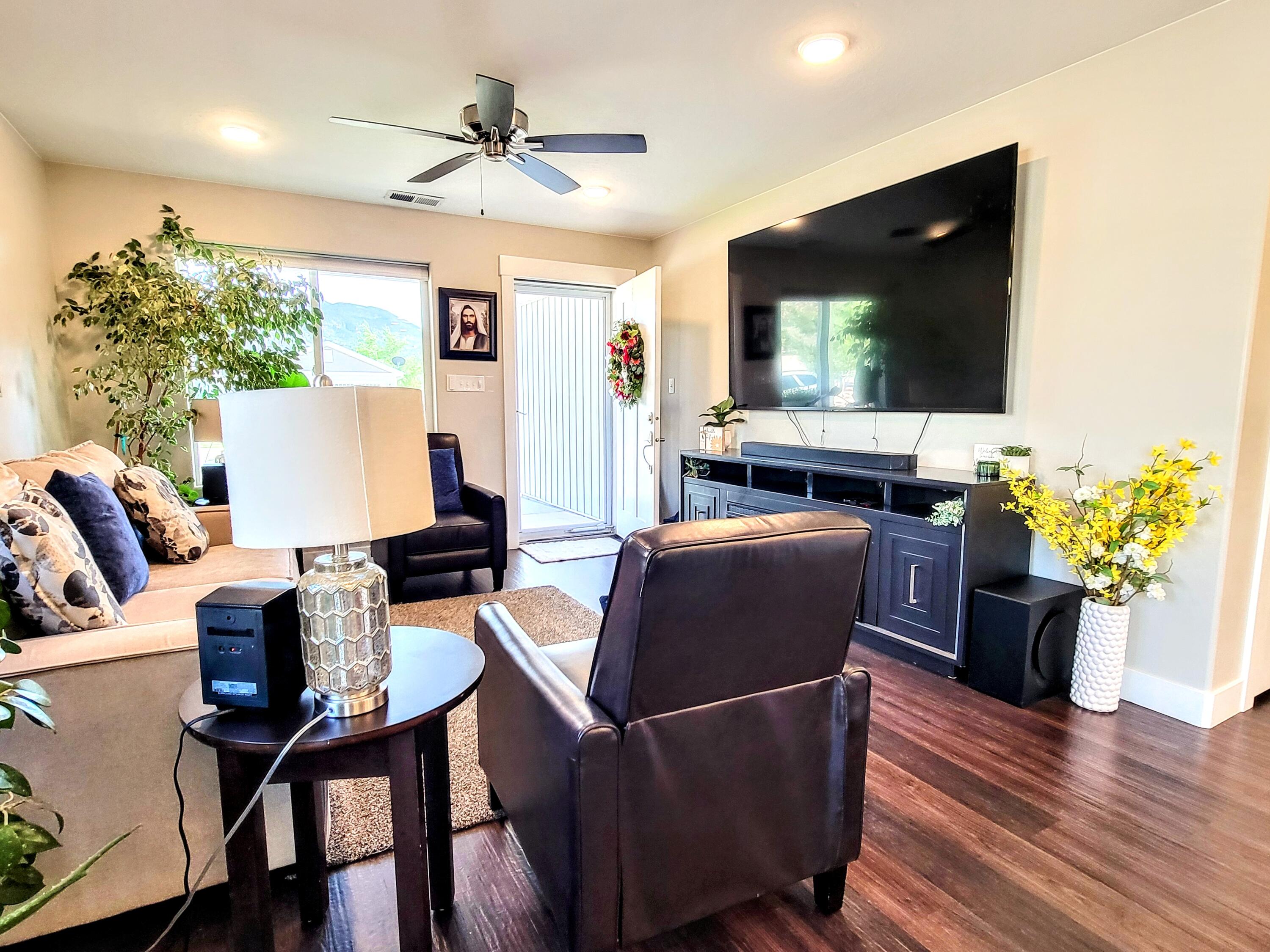 EAGLE ROCK - Residential