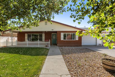 Photo of 81 S Center ST, Enterprise, UT 84725 (MLS # 26-274125)