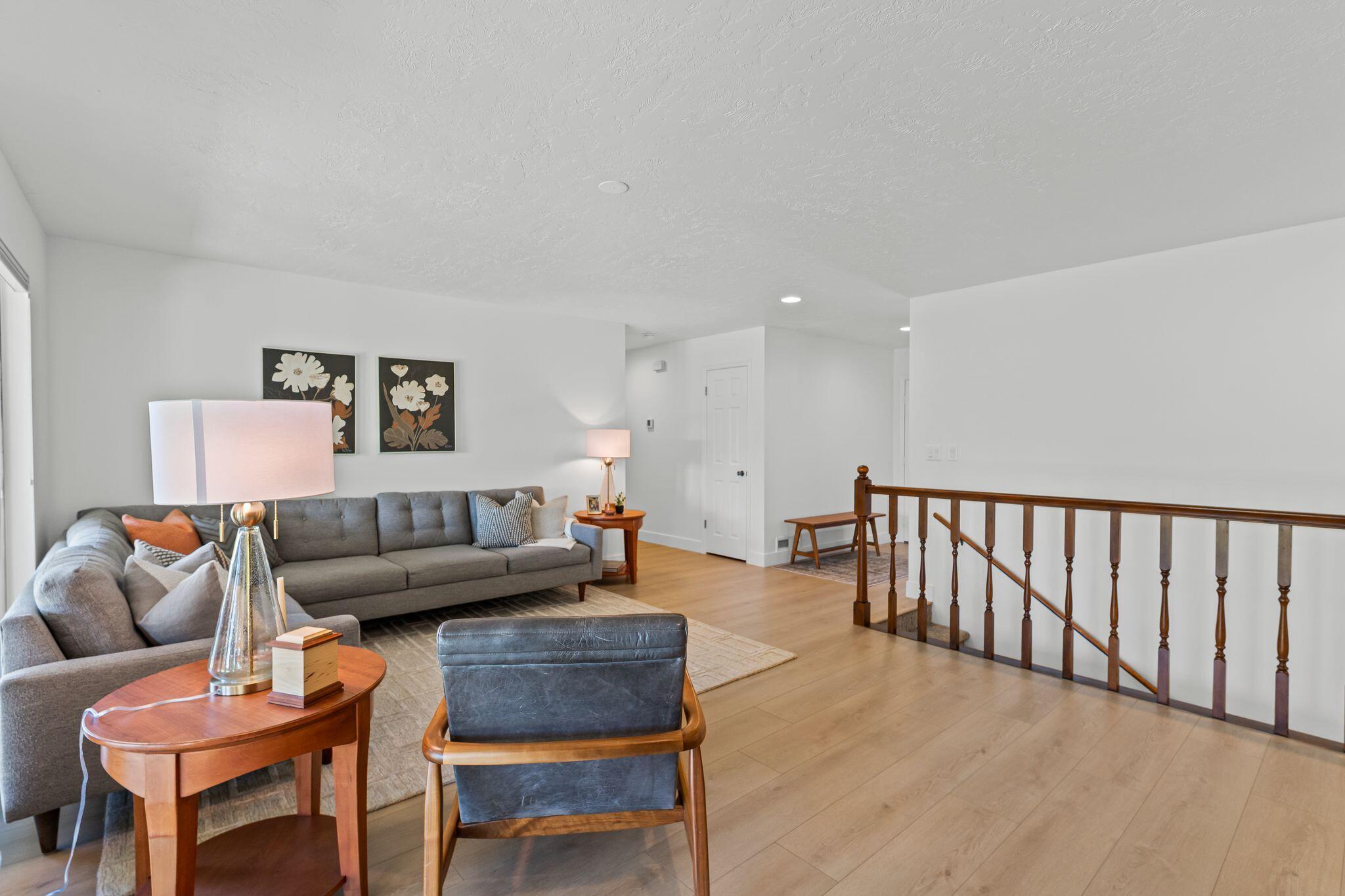 BLOOMINGTON HILLS - Residential