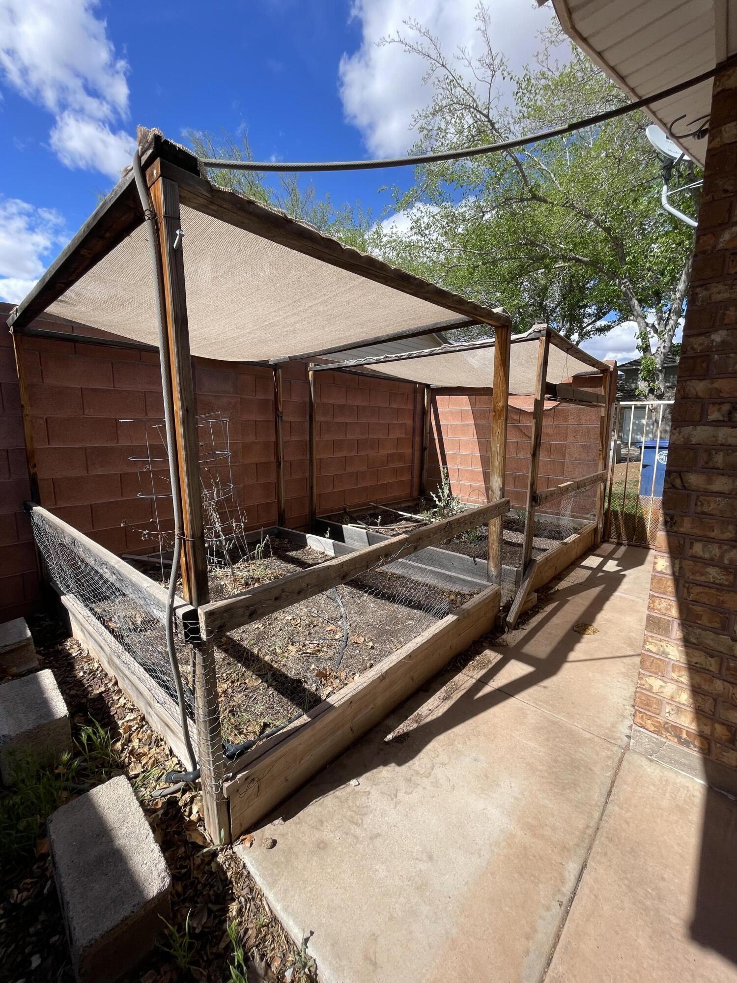 CREEKSIDE HOMES - Residential