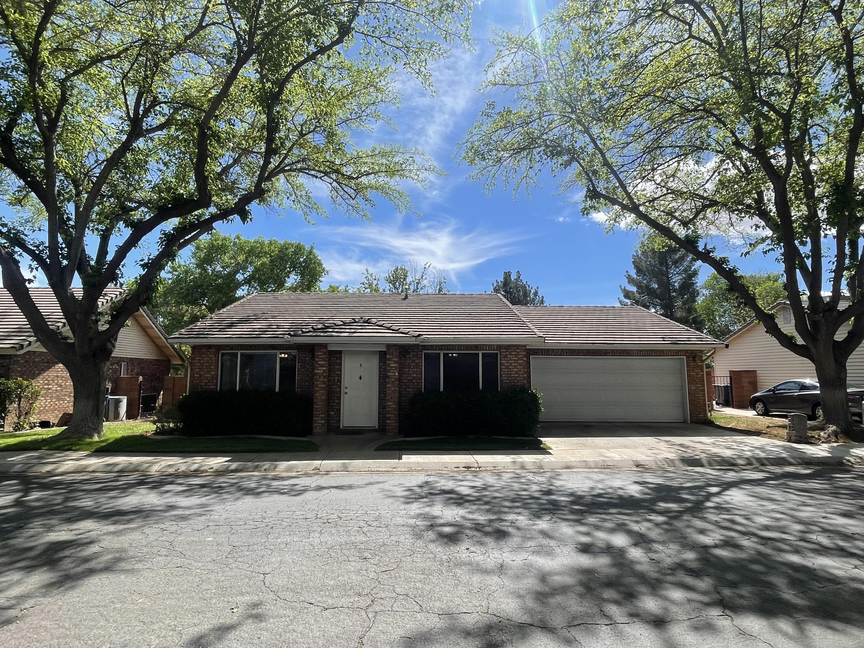 CREEKSIDE HOMES - Residential