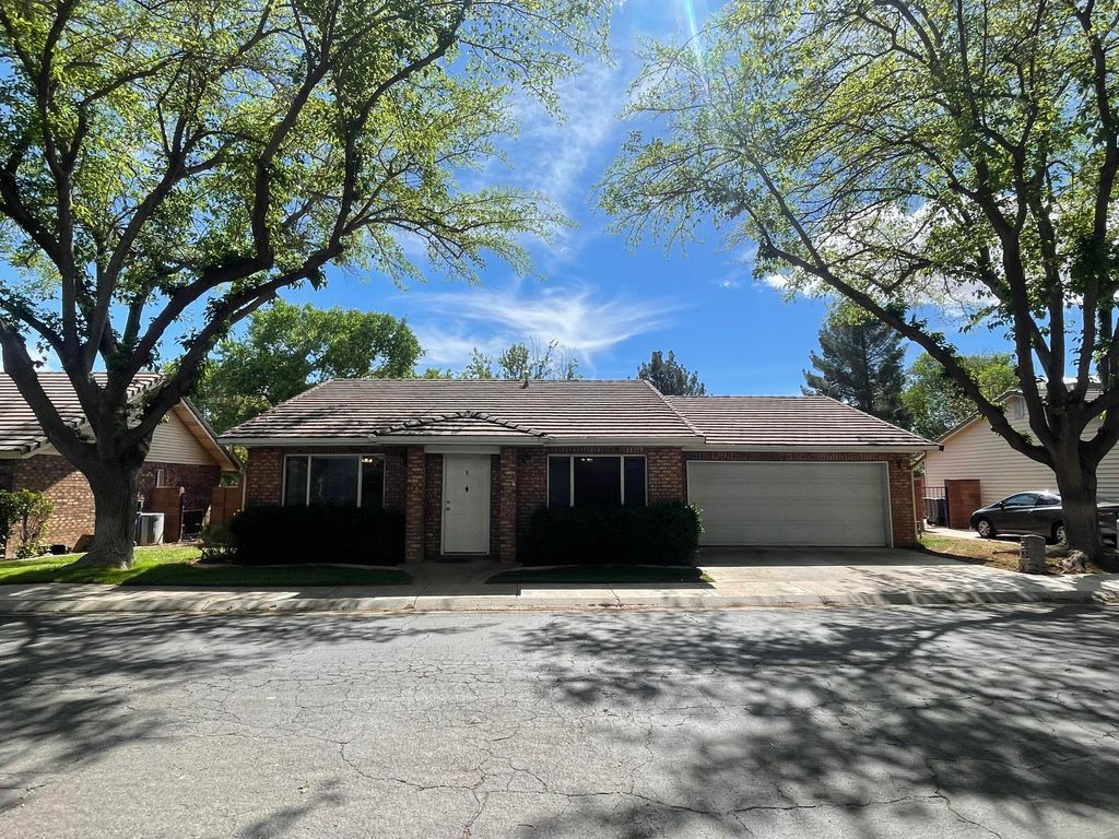 Photo of 351 S VALLEY VIEW #8, Saint George, UT 84770 (MLS # 26-271295)