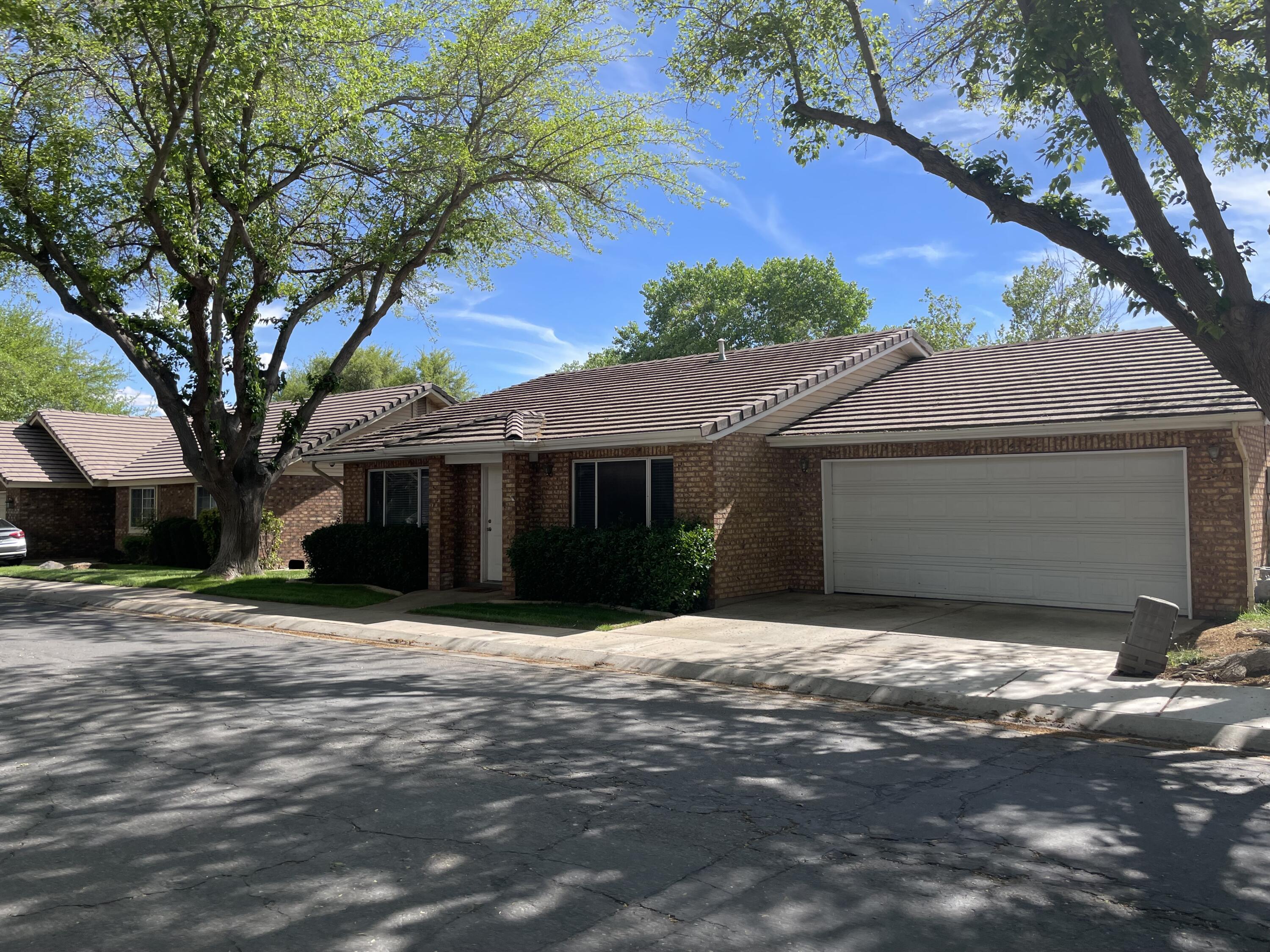 CREEKSIDE HOMES - Residential