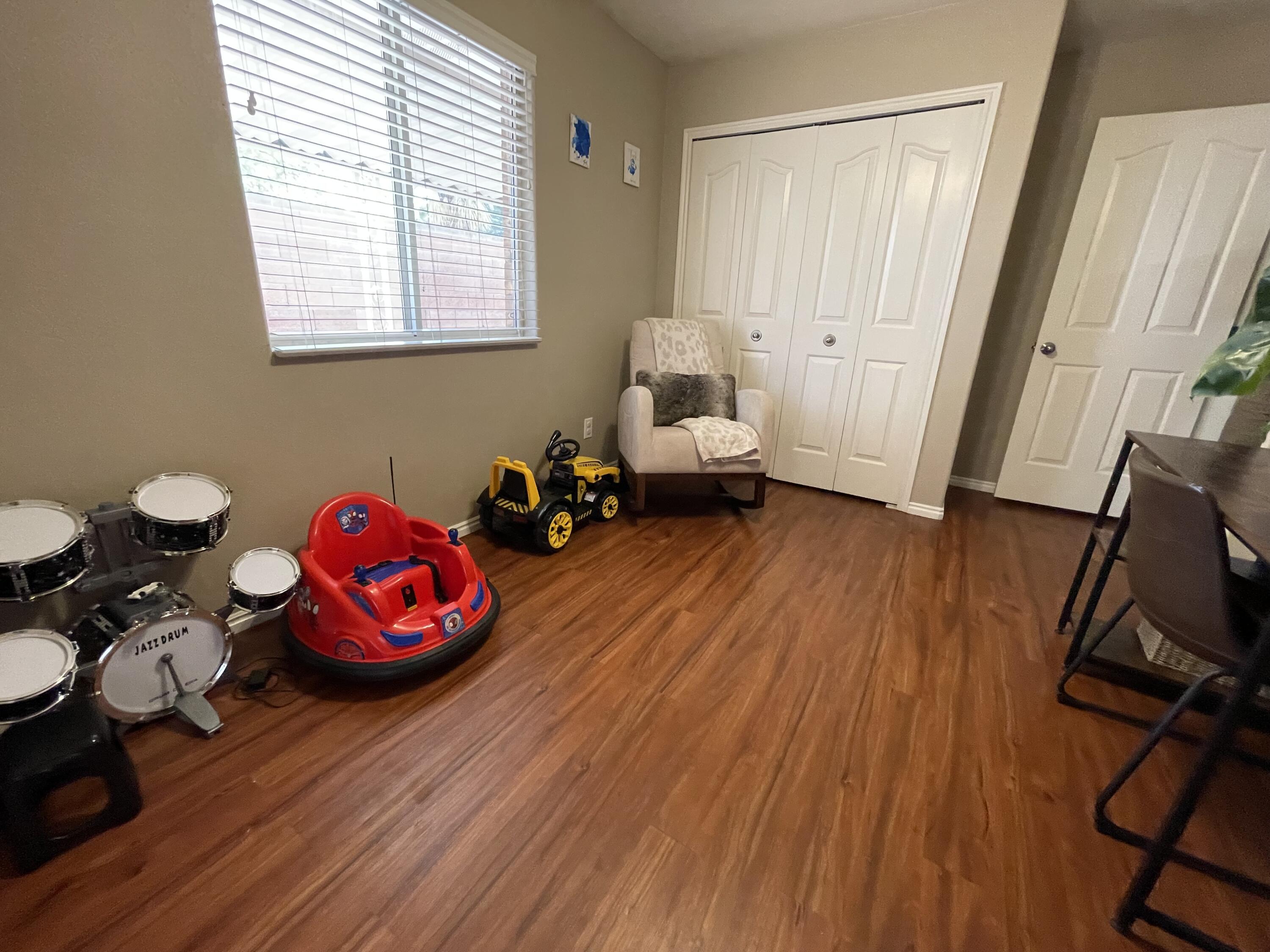 CREEKSIDE HOMES - Residential