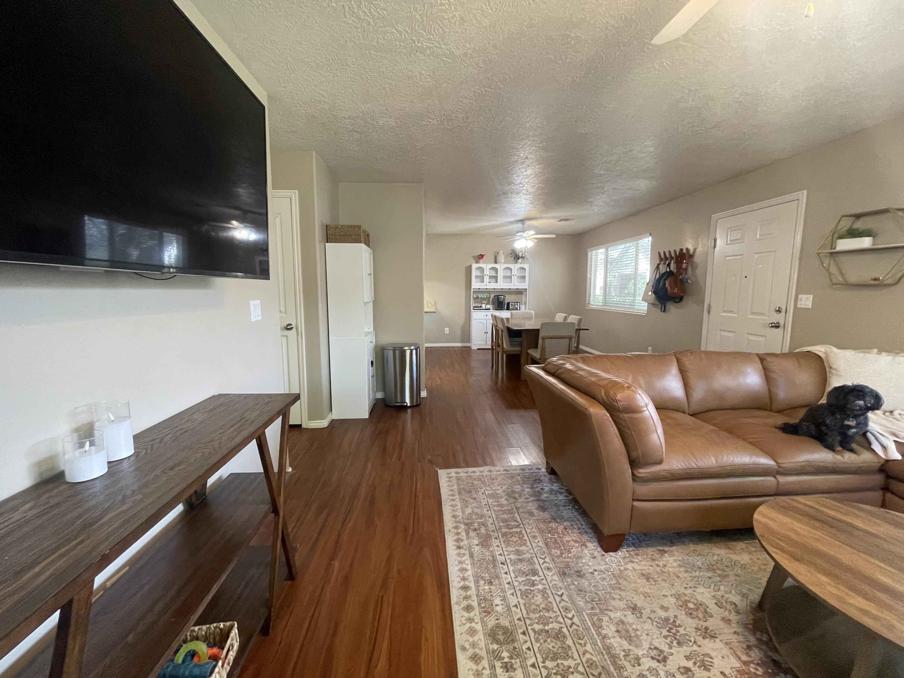 CREEKSIDE HOMES - Residential