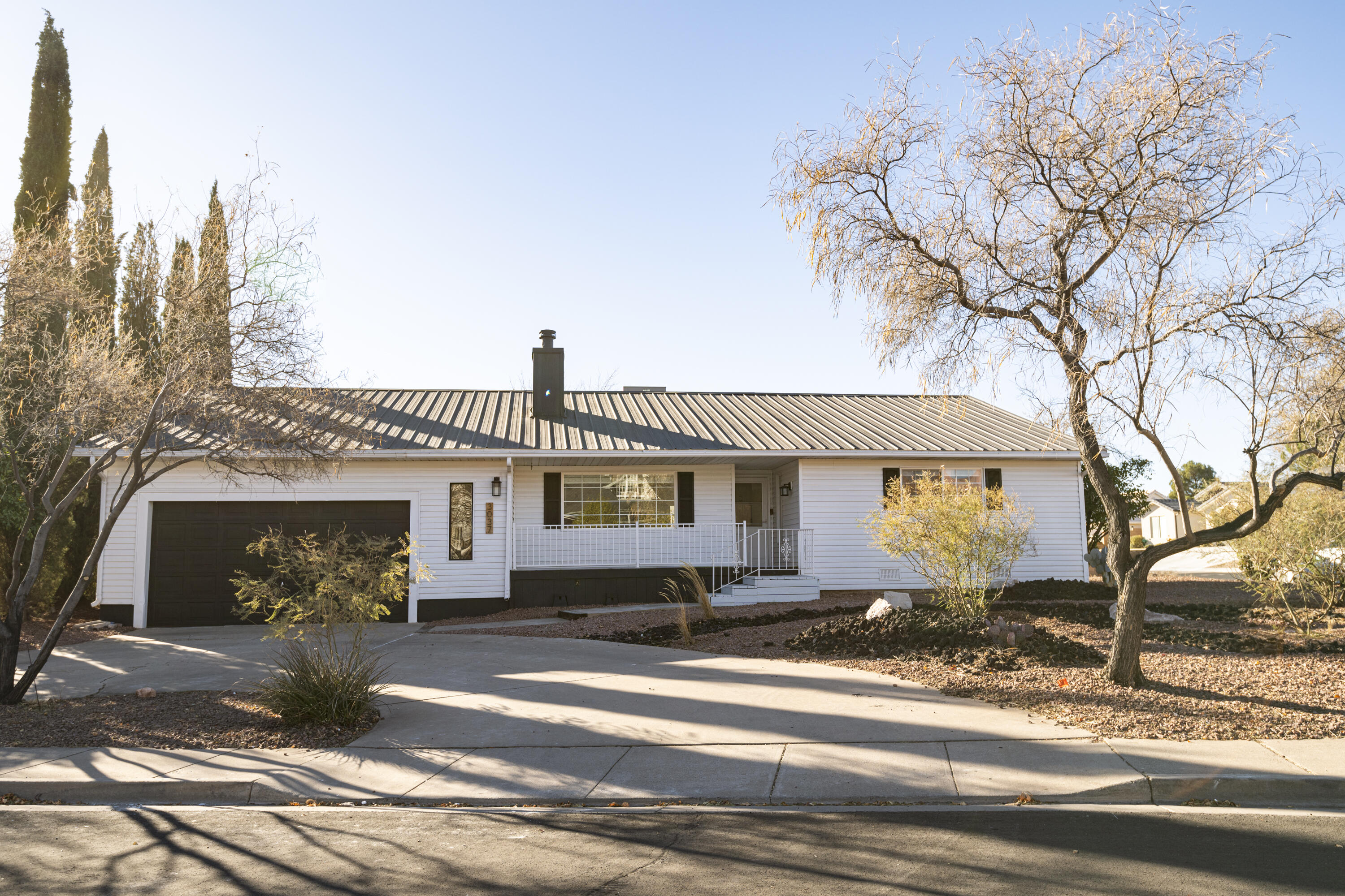 Looking for a move-in-ready home in a great Santa Clara neighborhood? This single-level gem sits on a .25 acre lot with no HOA. The yard is beautifully xeriscape w/ turf, and a spacious deck is perfect for entertaining or simply relaxing. 

Inside, you'll find sleek modern finishes, an open layout, and all appliances included. With 1,886 sq ft, an attached two-car garage, and close proximity to top-rated schools, this home is both stylish and practical. Schedule your showing today and see why this Santa Clara charmer is the perfect place to call home!