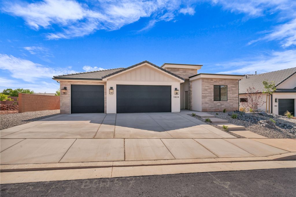 Photo of 1928 N Chapman DR, Washington, UT 84780 (MLS # 25-267830)