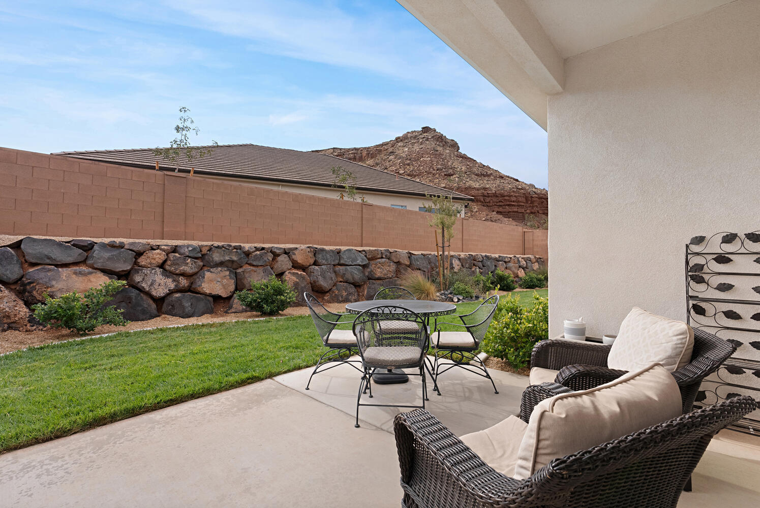 DESERT CLIFFS - Residential