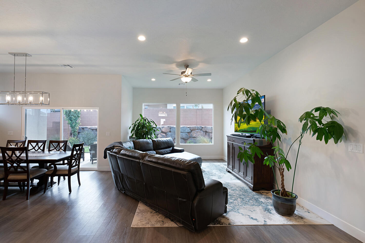 DESERT CLIFFS - Residential