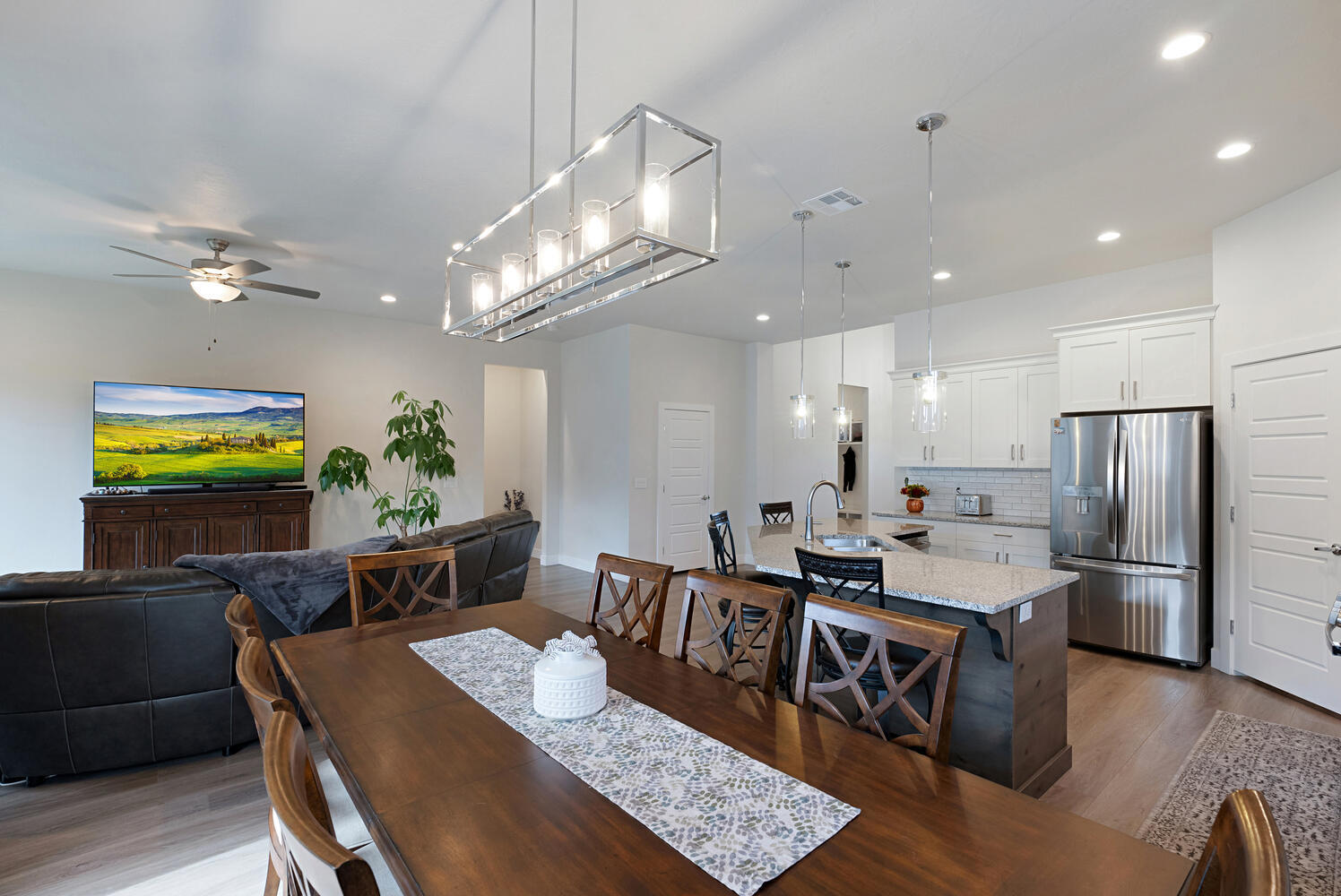 DESERT CLIFFS - Residential