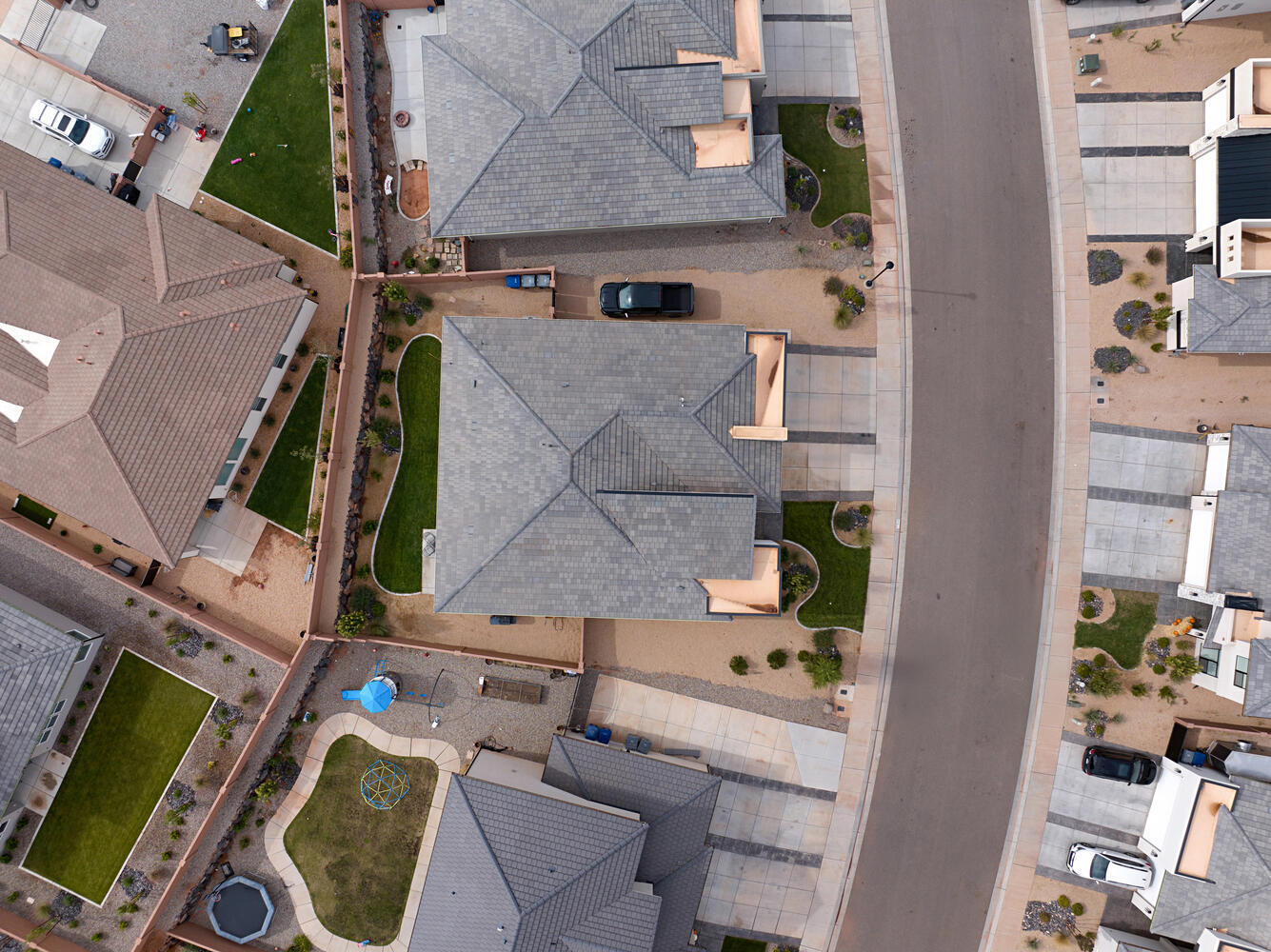 DESERT CLIFFS - Residential