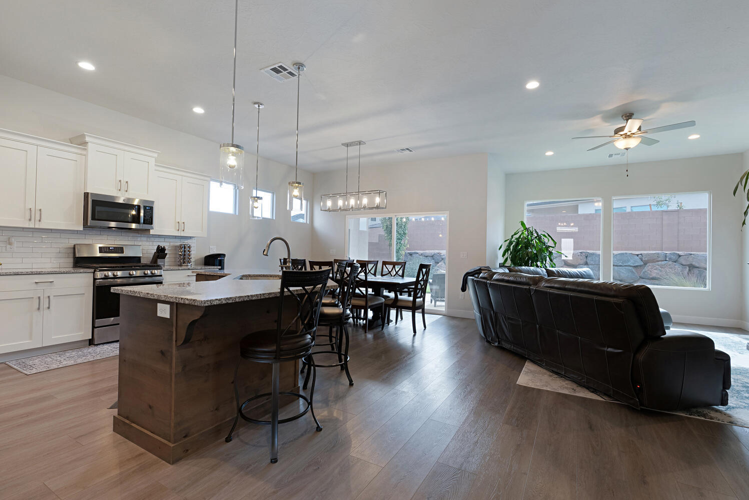 DESERT CLIFFS - Residential